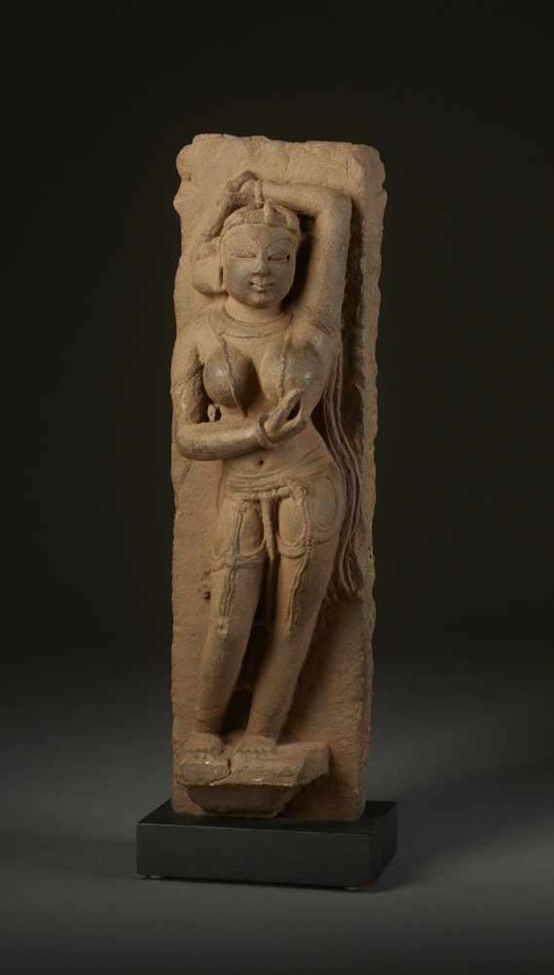 A SANDSTONE YAKSHINI 10th CENTURYCentral India, 10th - 11th century. The pillar fragment carved in - Image 3 of 10