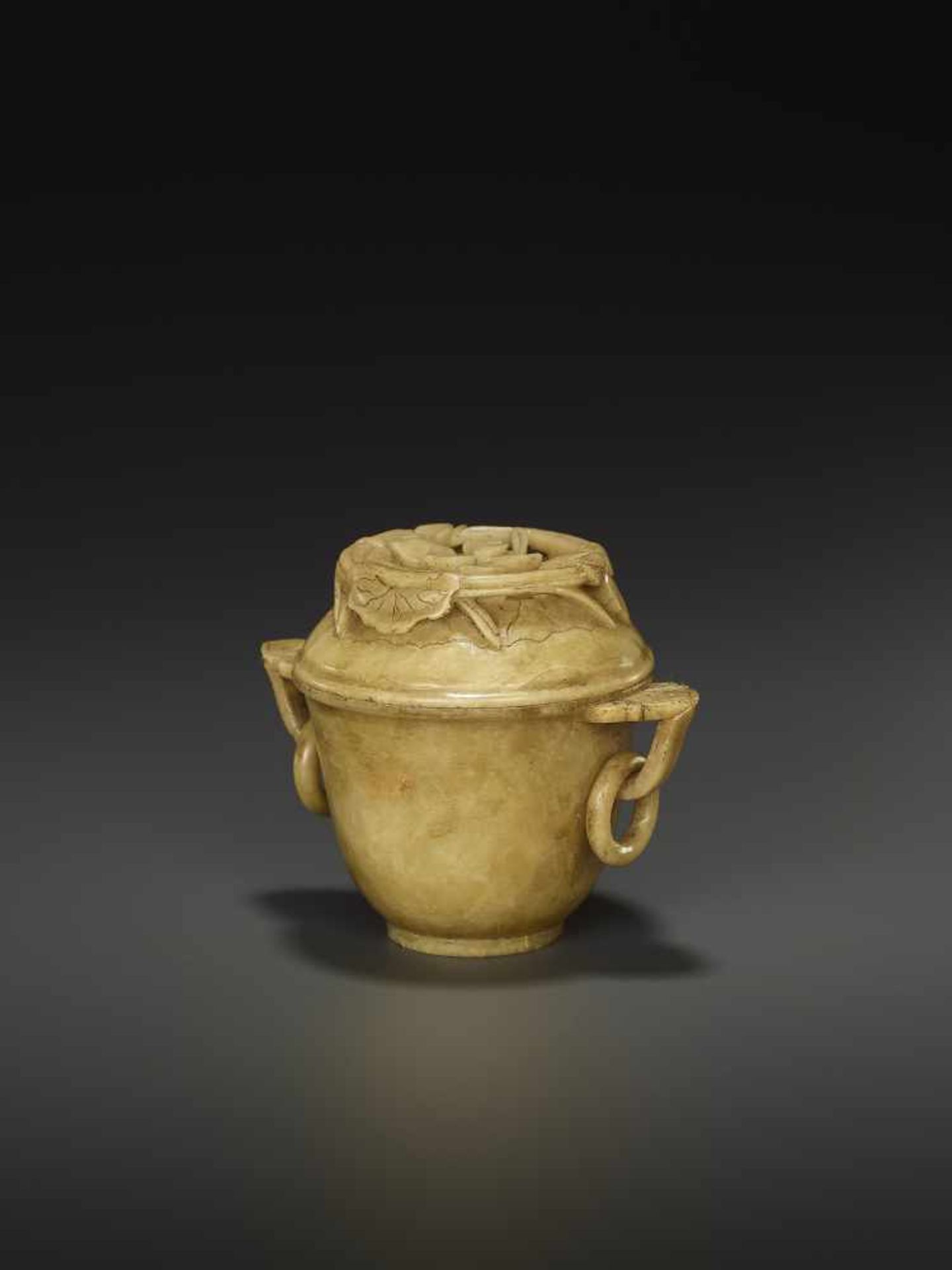 A SET OF SOAPSTONE CUPS, QINGChina, late 18th - mid-19th century. The main vessel contains five more - Bild 3 aus 7