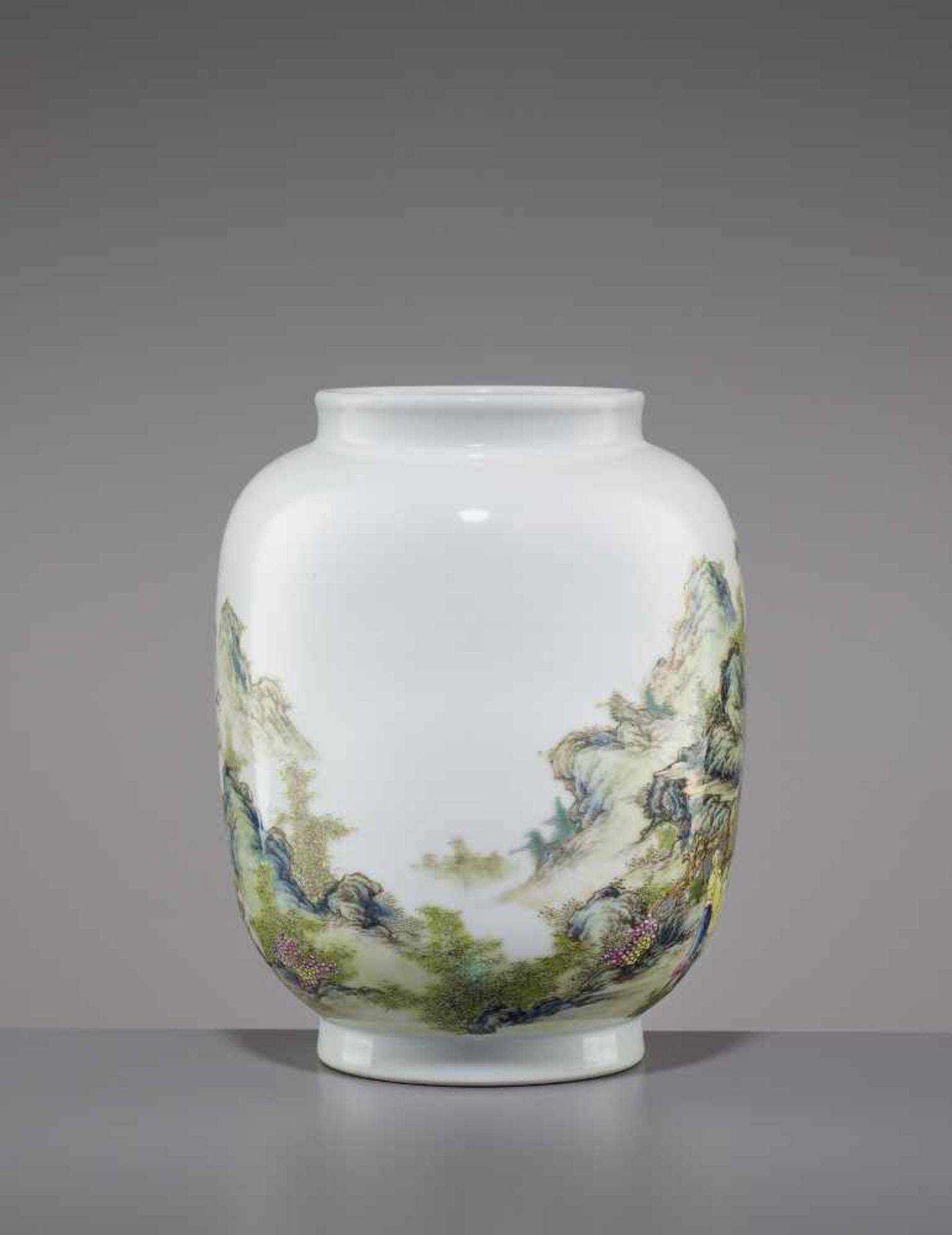 A REPUBLIC PERIOD VASE, JINGYUANTANGChina, early Republican period, around 1920. Painted in bright - Bild 10 aus 12