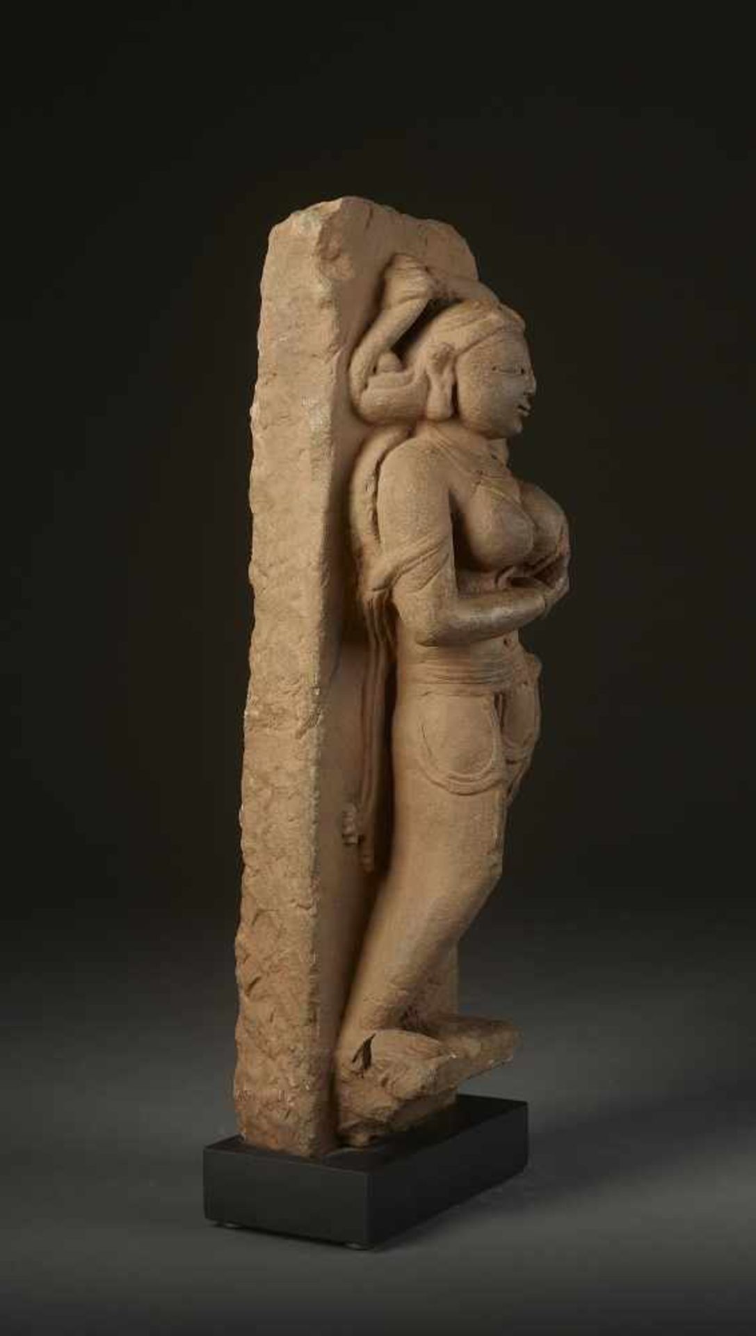 A SANDSTONE YAKSHINI 10th CENTURYCentral India, 10th - 11th century. The pillar fragment carved in - Image 6 of 10
