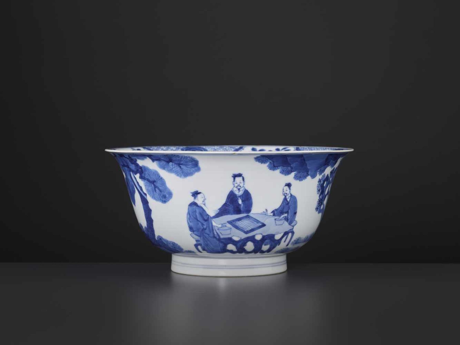 A KANGXI PERIOD WEIQI PLAYER BOWLChina, 1662-1722. Skillfully painted in striking cobalt-blue with