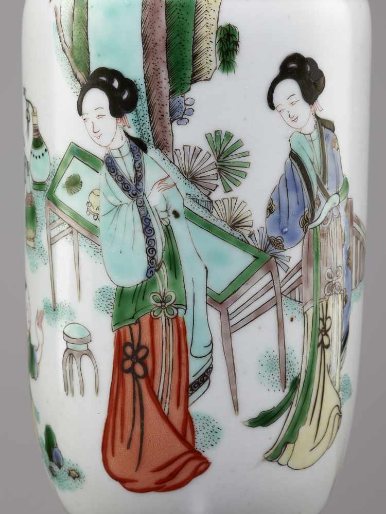 A FAMILLE VERTE VASE, QING DYNASTYChina, 18th-19th century. The bangchuiping with a bamboo-shaped - Image 3 of 7