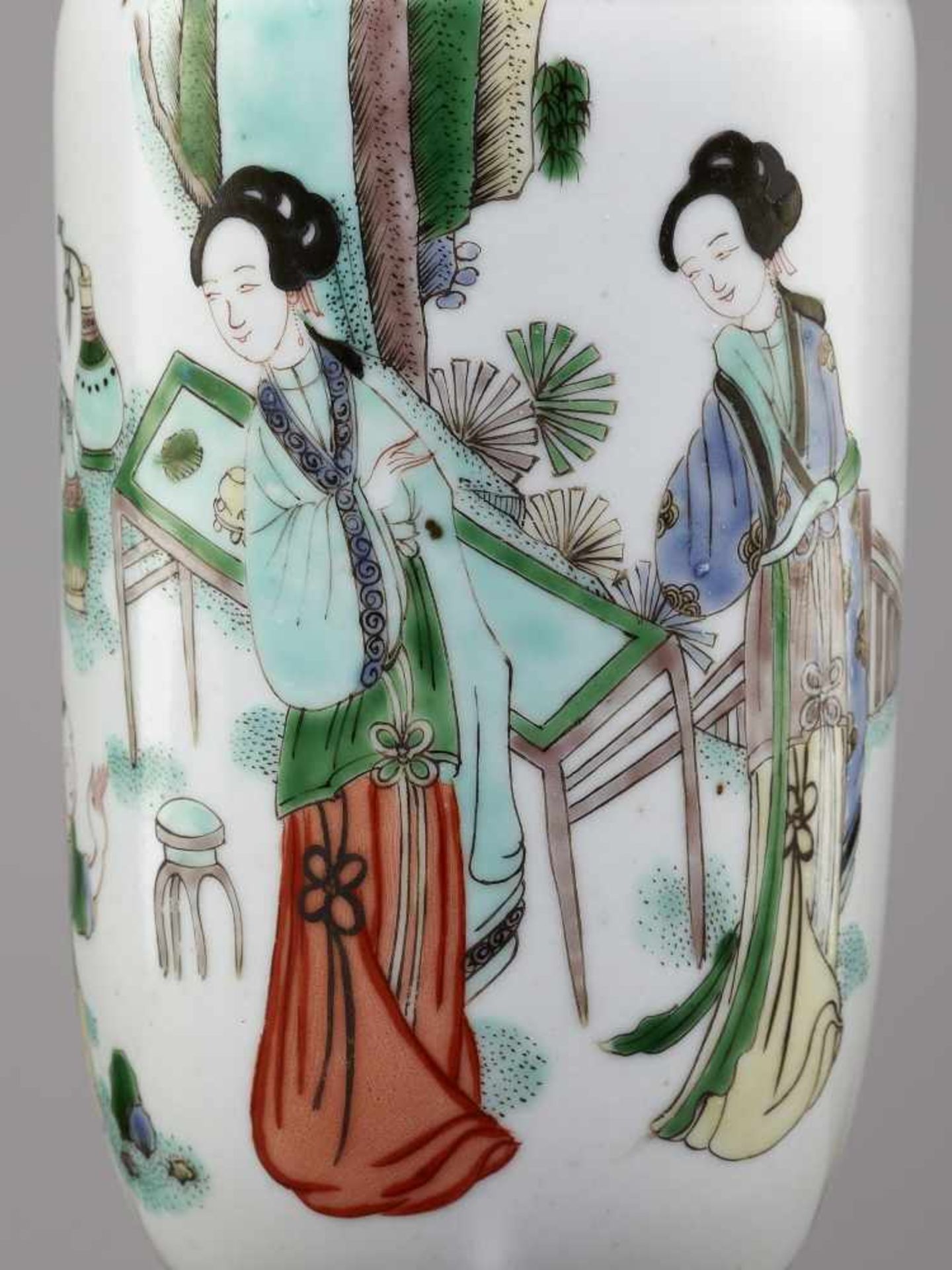 A FAMILLE VERTE VASE, QING DYNASTYChina, 18th-19th century. The bangchuiping with a bamboo-shaped - Image 3 of 7