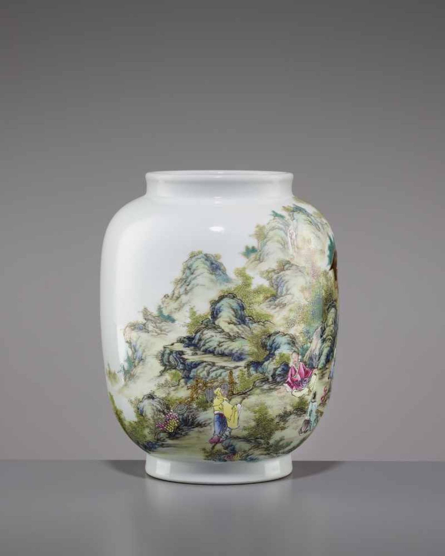 A REPUBLIC PERIOD VASE, JINGYUANTANGChina, early Republican period, around 1920. Painted in bright - Bild 9 aus 12