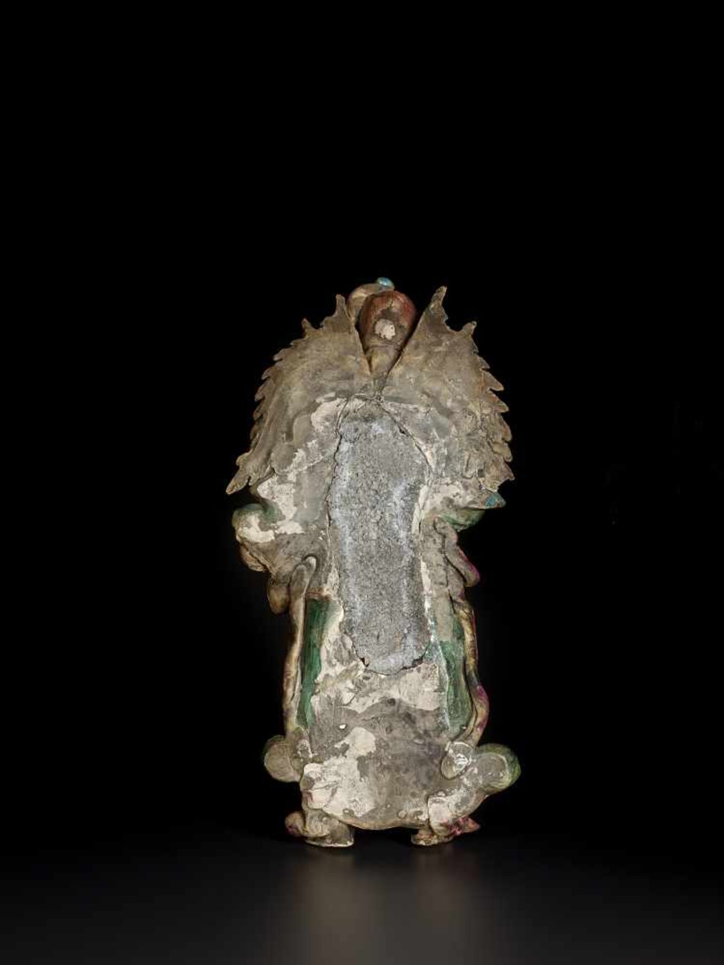 A FAHUA STATUE OF GUANDI, QINGChina, 17th-19th century. The neatly modelled figure glazed in - Image 4 of 6