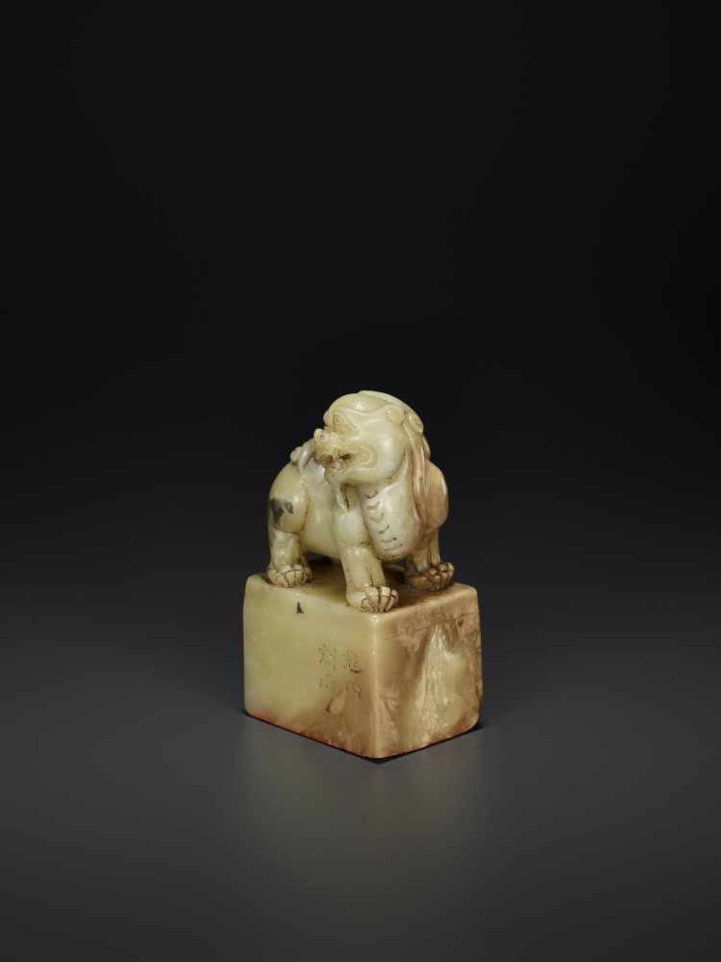 A SOAPSTONE SEAL BY WANG DAXINChina. Signed Guanshan, artist name of Wang Daxin (1869-1924).