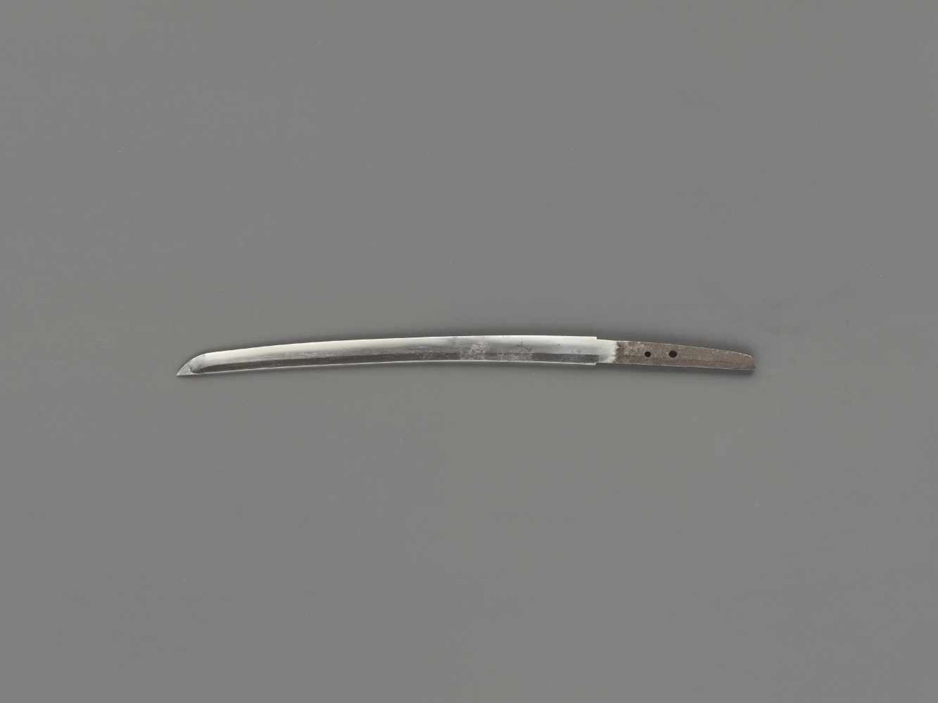 A WAKIZASHI IN KOSHIRAE Japan, late Edo period (1615-1868)The blade:The slender, relatively - Image 3 of 8