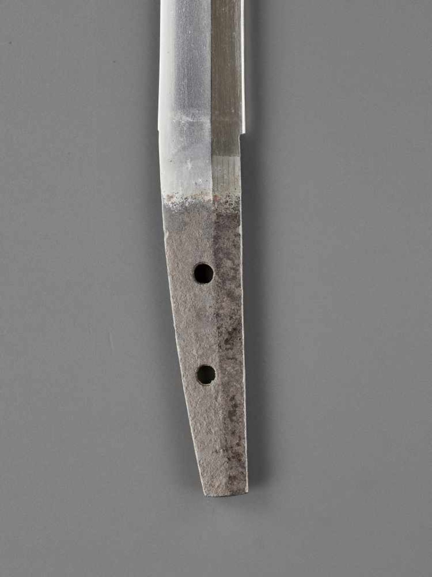 A KO-WAKIZASHI IN SHIRASAYA WITH NBTHK Japan, c. 17th century, Edo period (1615-1868)The blade: - Image 4 of 7