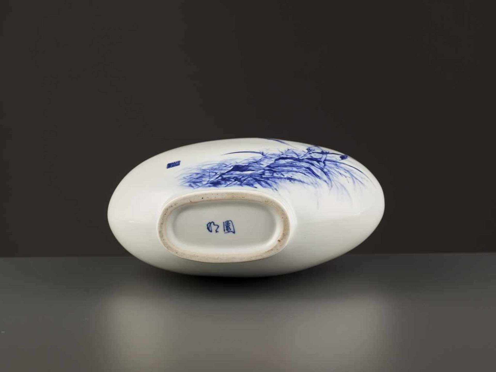 A HIRADO PORCELAIN MOONFLASK Japan, 1934. Virtuously painted in underglaze blue on the white - Image 10 of 11