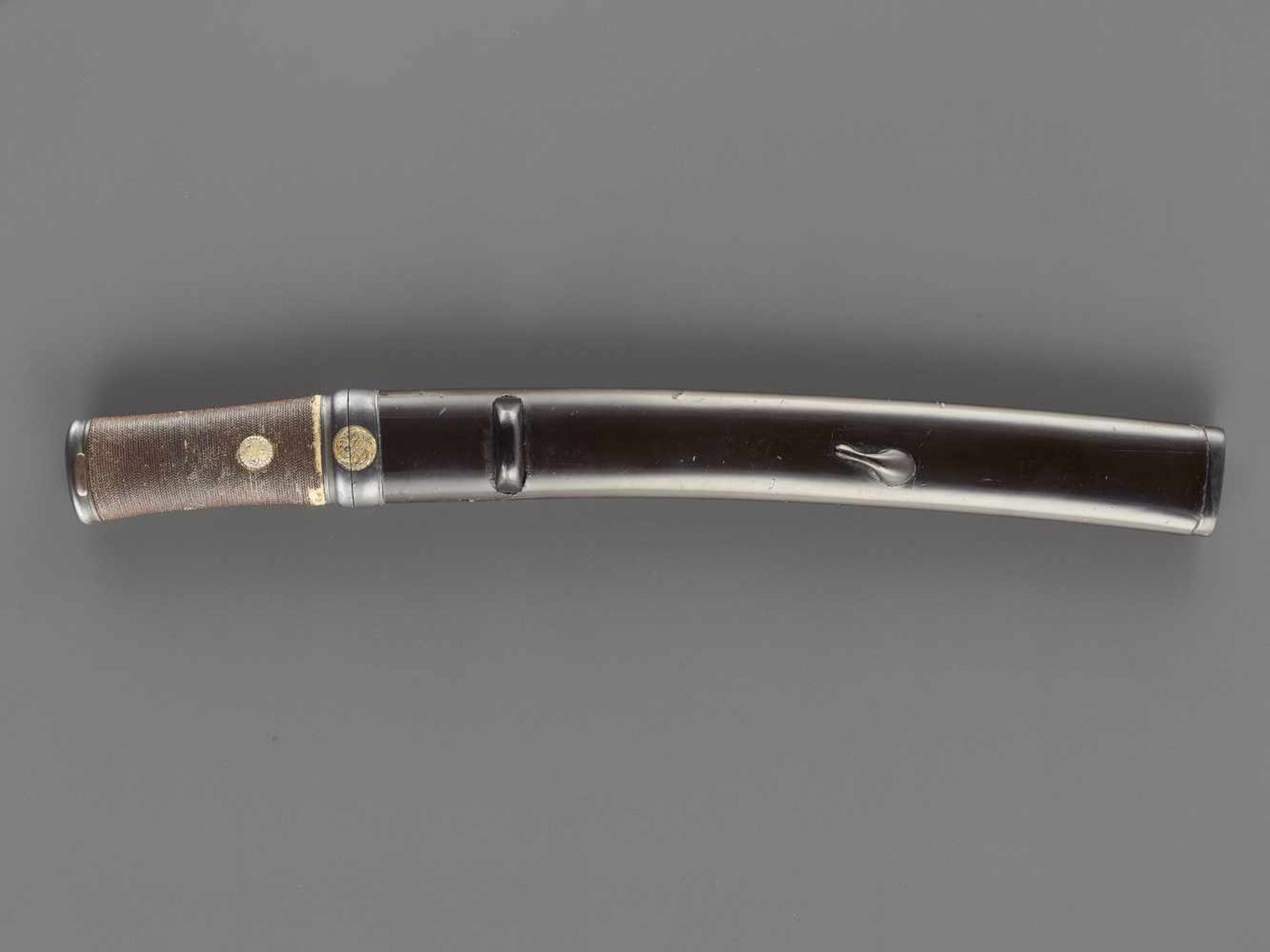 A TANTO IN KOSHIRAE Japan, Edo period (1615-1868)The blade:This dagger has iori mune and shinogi-