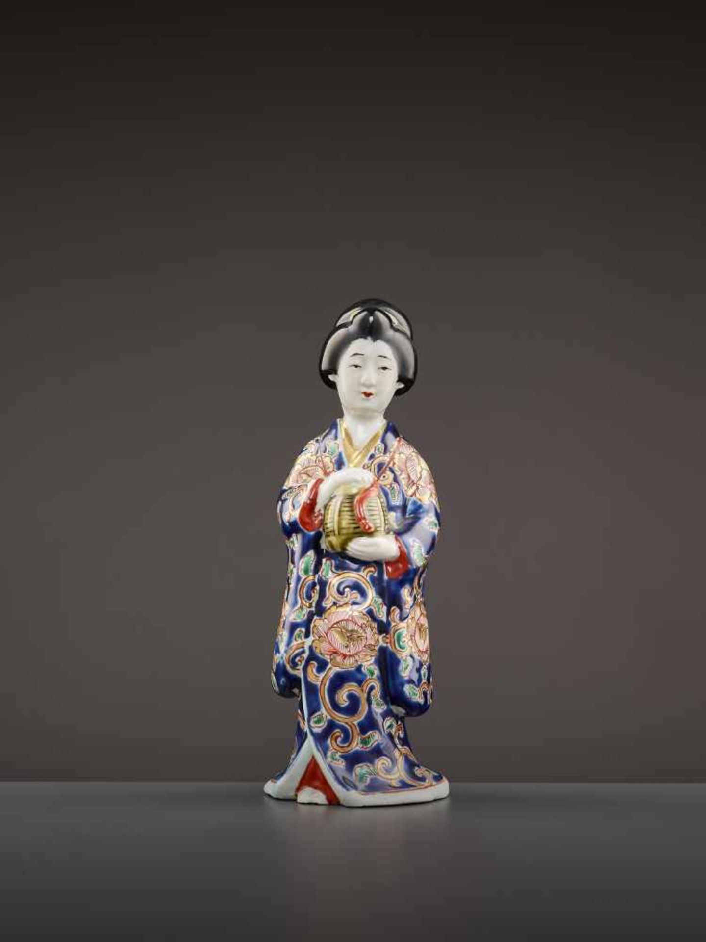 A PORCELAIN OKIMONO OF A BIJIN   Japan, Meiji period (1868-1912). Finely modeled statue with - Image 2 of 8