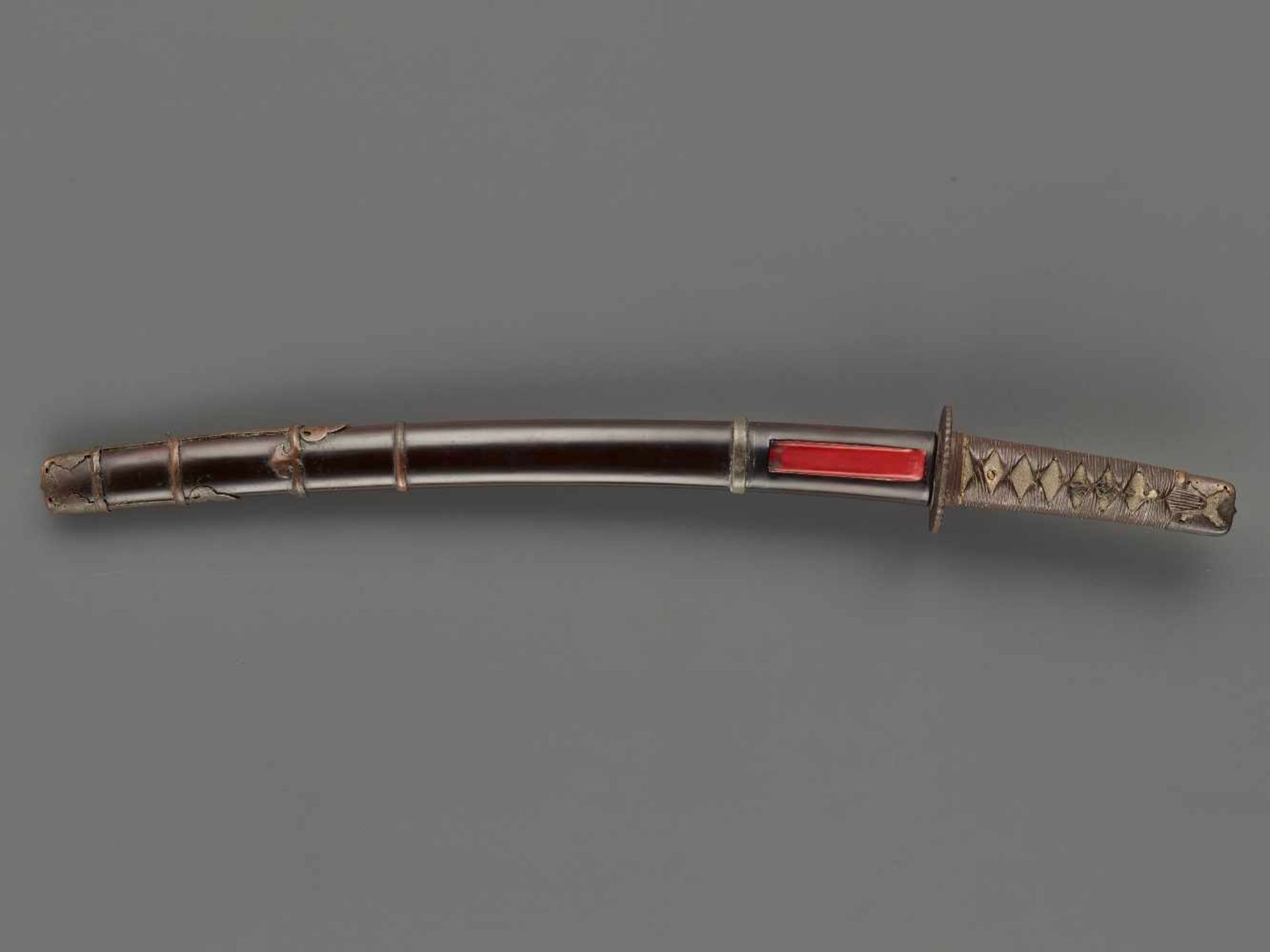 A WAKIZASHI IN KOSHIRAE Japan, c. 18th century, Edo period (1615-1868)The blade:The form which - Image 9 of 9