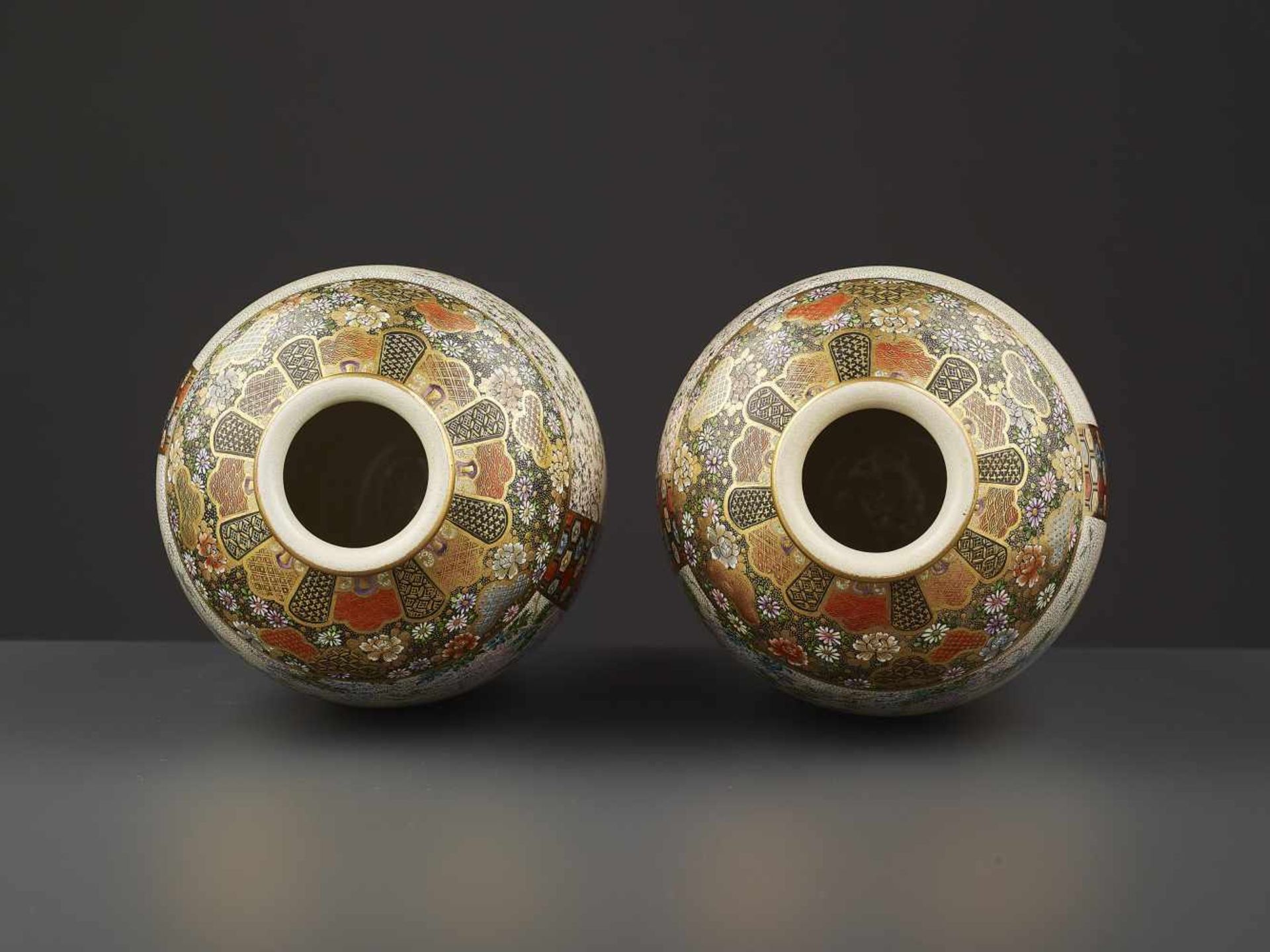 A FINE PAIR OF KINZAN VASES Japan, Meiji period (1868-1912). Each with a Kinzan seal mark painted in - Image 12 of 13