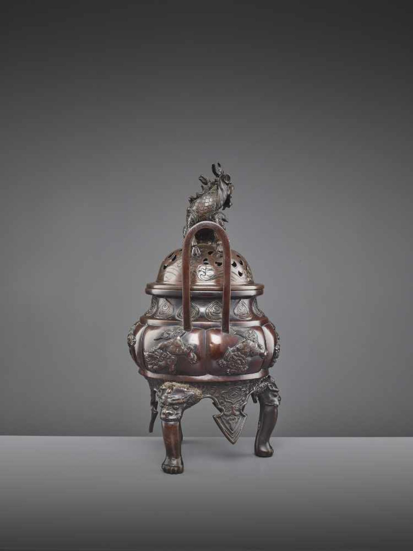 A BUDDHIST BRONZE CENSER 19TH CENTURY Japan, 1860-1910. The heavily cast vessel with six Buddhist - Image 8 of 11