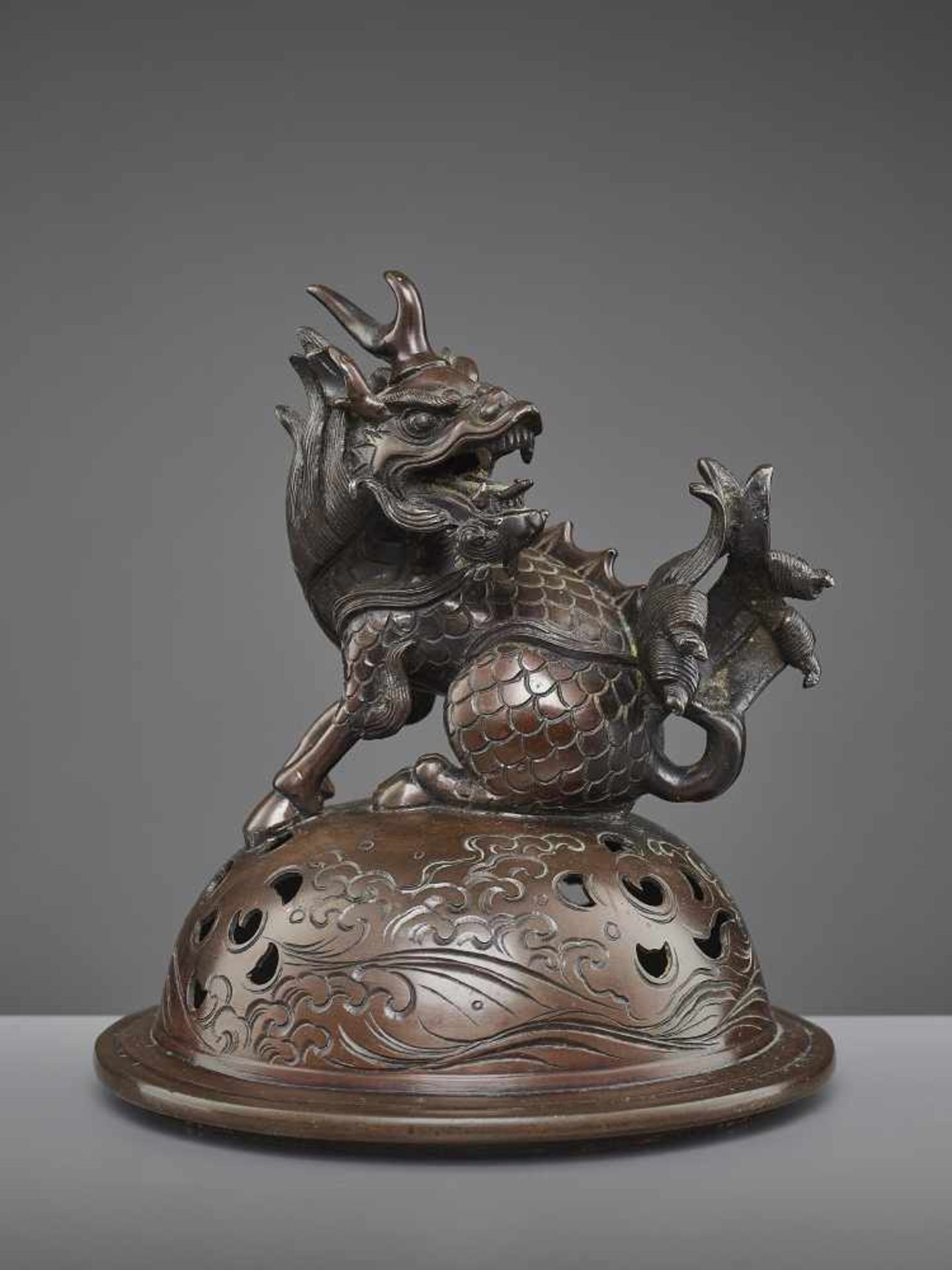 A BUDDHIST BRONZE CENSER 19TH CENTURY Japan, 1860-1910. The heavily cast vessel with six Buddhist - Image 3 of 11