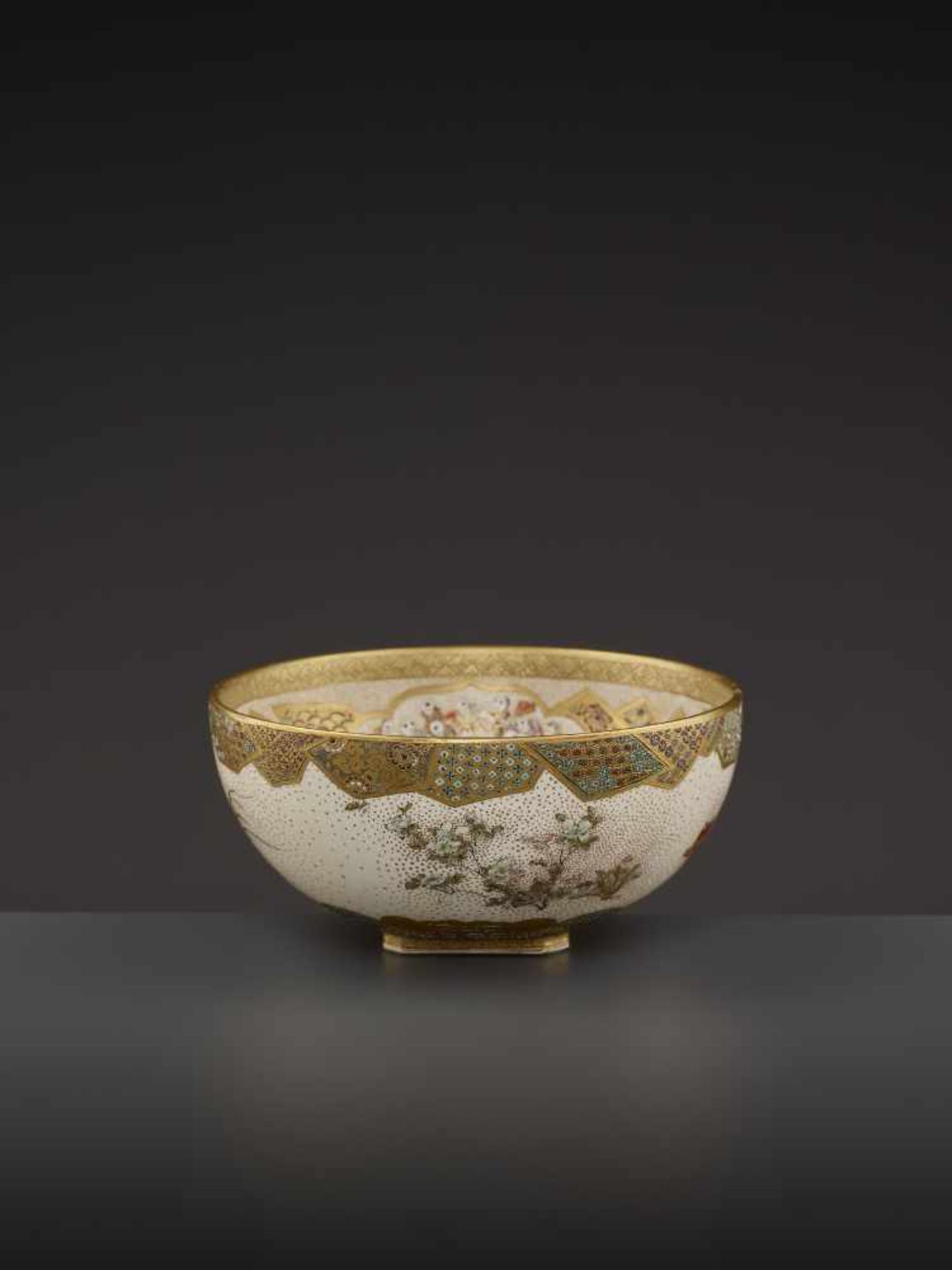 A VERY FINE SATSUMA BOWL Japan, Meiji period (1868-1912). The unsigned bowl resting on an - Image 7 of 8