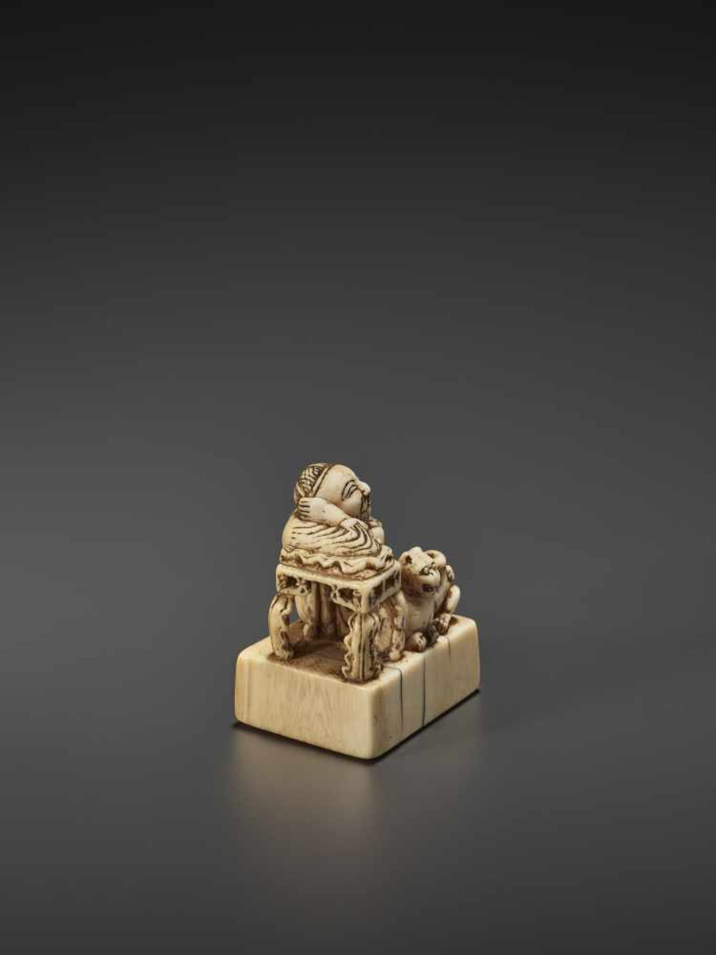 AN UNUSUAL AND EARLY IVORY NETSUKE OF A CHINESE SAGE WITH TIGER Unsigned, ivory netsukeJapan, 18th - Image 6 of 9