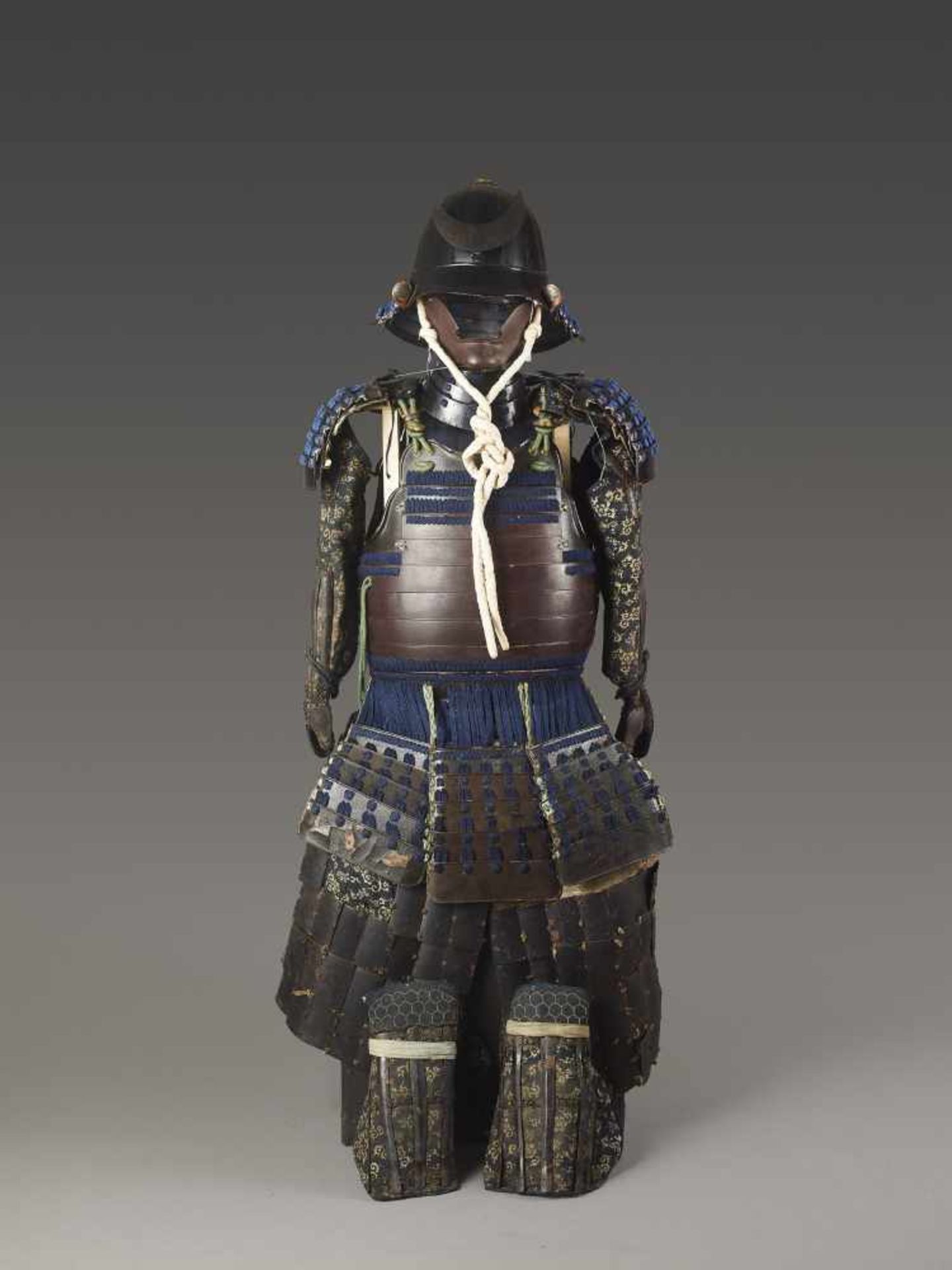 COMPLETE SAMURAI ARMOR & KABUTO Japan, Edo period (1615-1868). Iron, metals, leather, horn, lacquer,