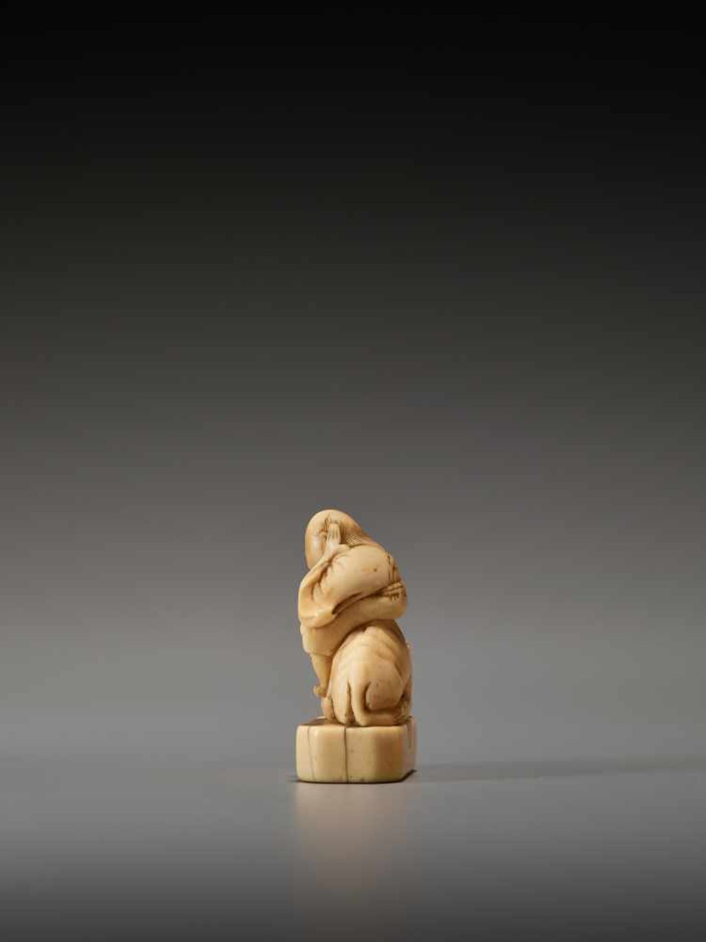 AN EARLY IVORY NETSUKE OF AN OX HERDER Unsigned, ivory netsuke Japan, mid-18th century, Edo - Image 5 of 9