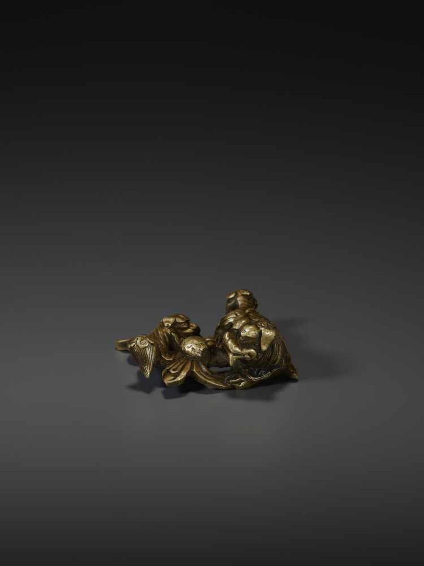 A SHISHI BRONZE SCROLL WEIGHT Japan, Edo period, 18th century. Cast in openwork and neatly incised - Image 3 of 8