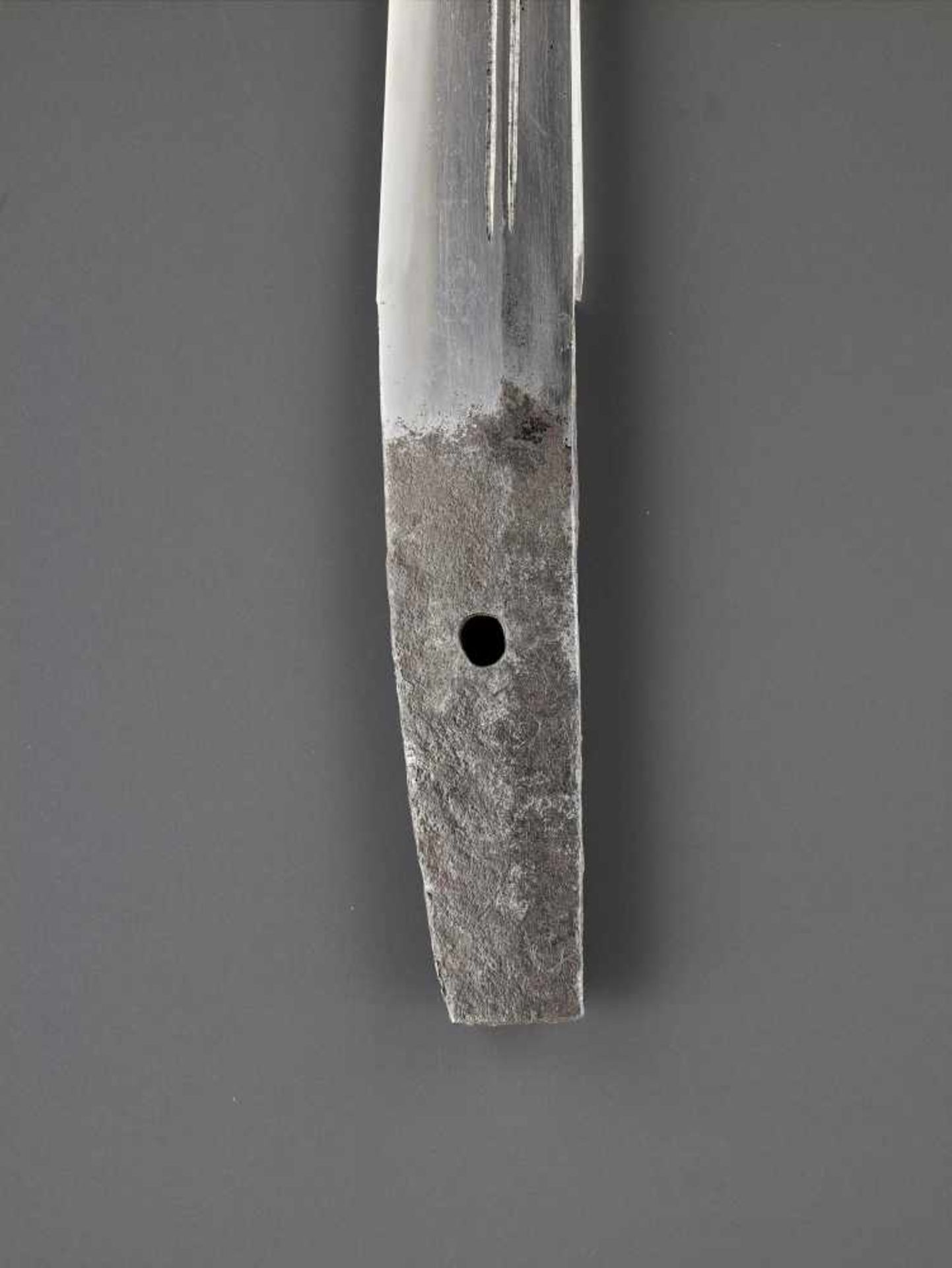 A TANTO IN KOSHIRAE Japan, Edo period (1615-1868)The blade:This dagger has iori mune and shinogi- - Image 4 of 7