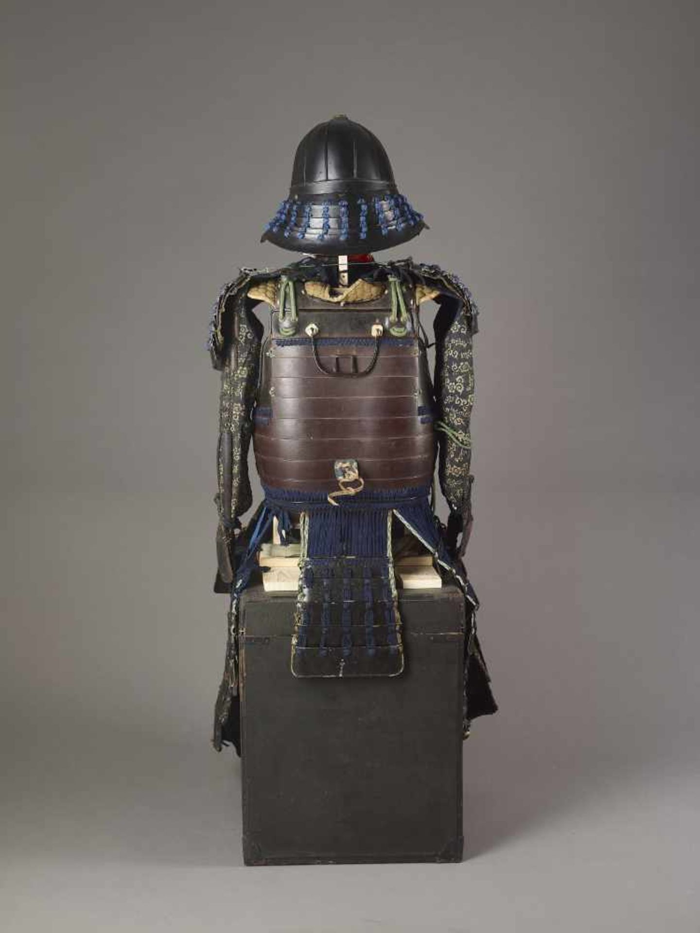 COMPLETE SAMURAI ARMOR & KABUTO Japan, Edo period (1615-1868). Iron, metals, leather, horn, lacquer, - Image 9 of 9