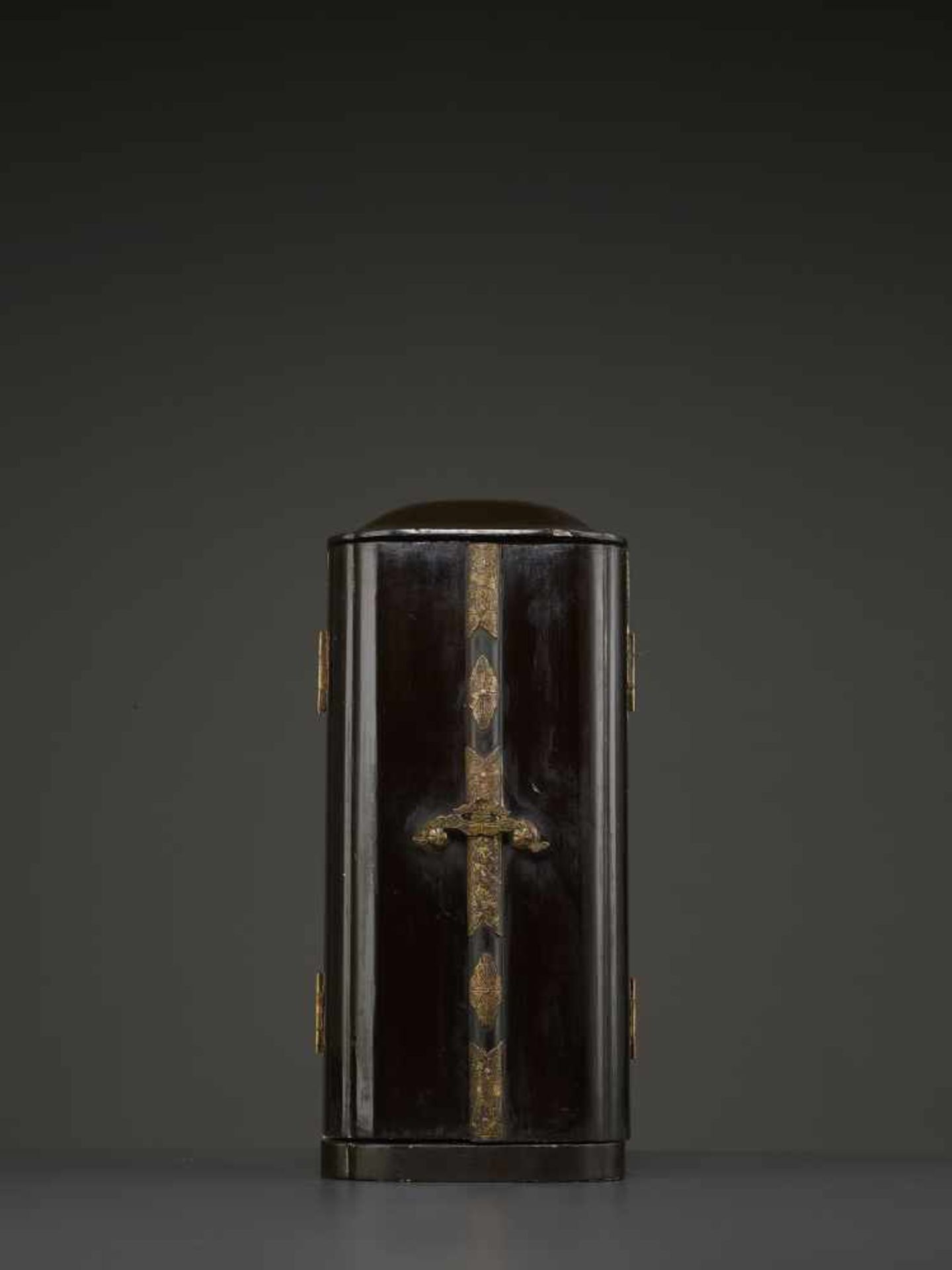 A LARGE ZUSHI SHRINE, EDO PERIOD Japan, 1750-1850. The lacquered portable Zushi containing a - Image 5 of 8