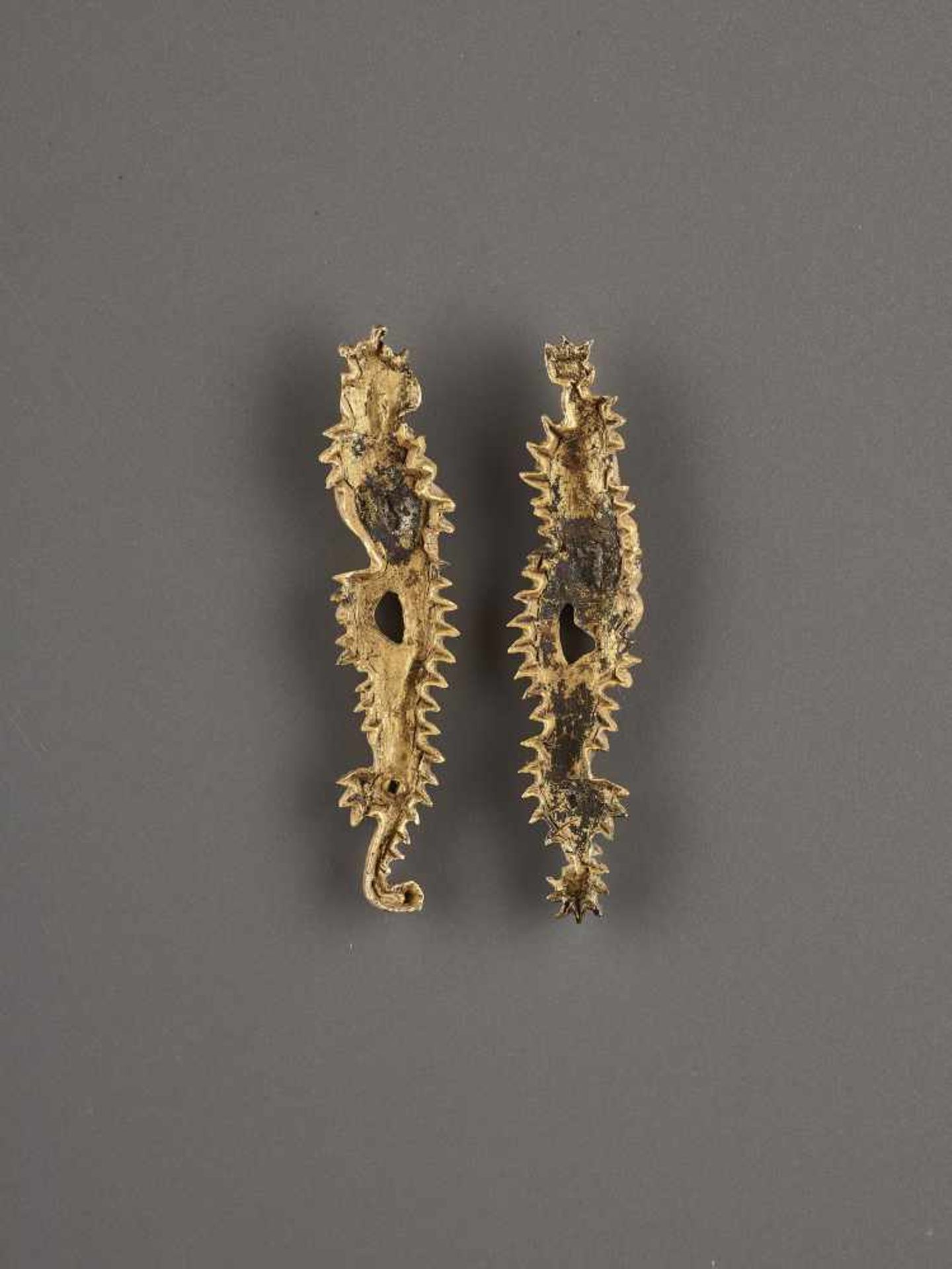 A PAIR OF GILT SHAKUDO DRAGON MENUKI Unsigned, gilt shakudoJapan, Edo period (1615-1868)Each - Image 2 of 4