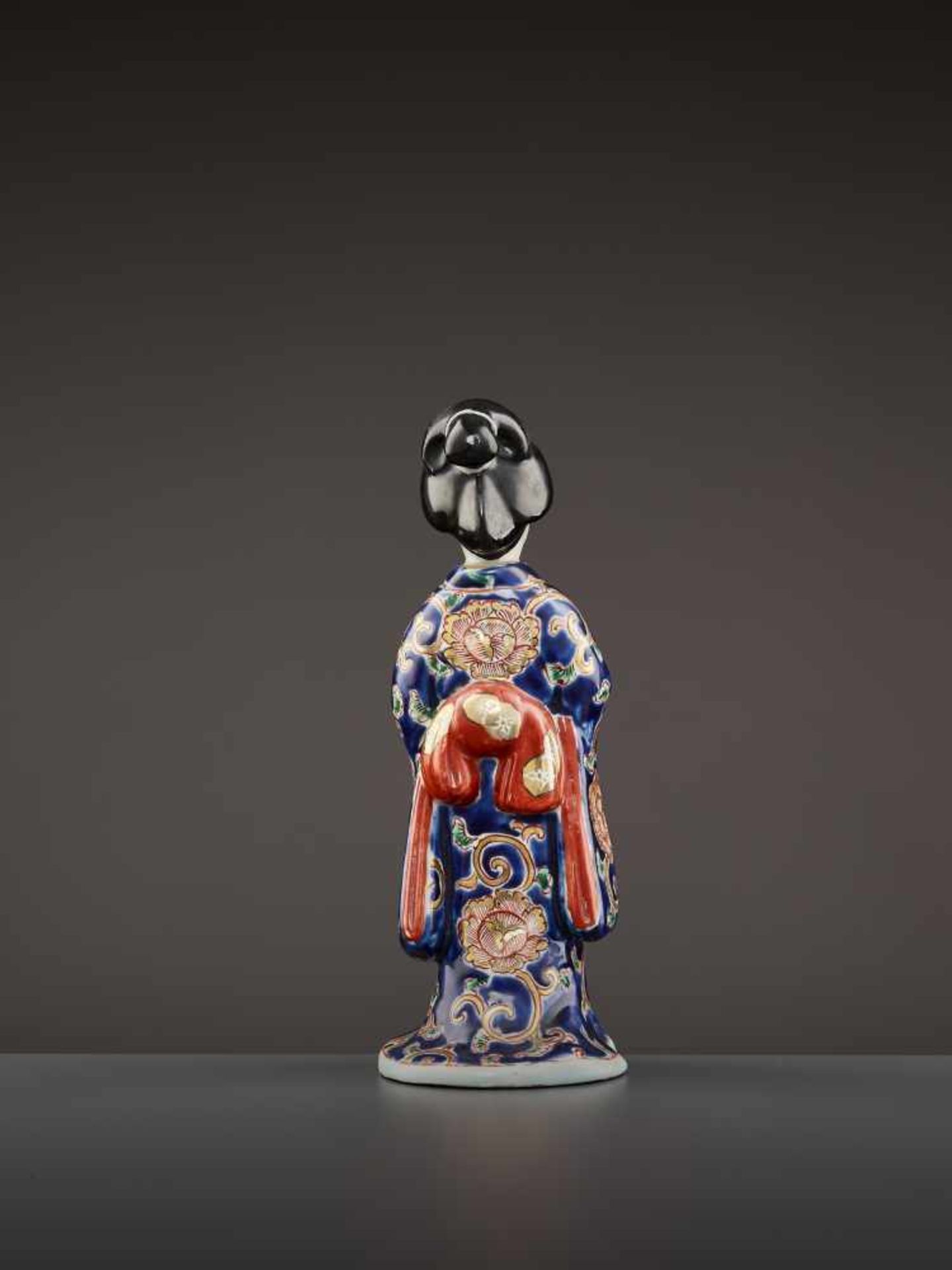 A PORCELAIN OKIMONO OF A BIJIN   Japan, Meiji period (1868-1912). Finely modeled statue with - Image 5 of 8