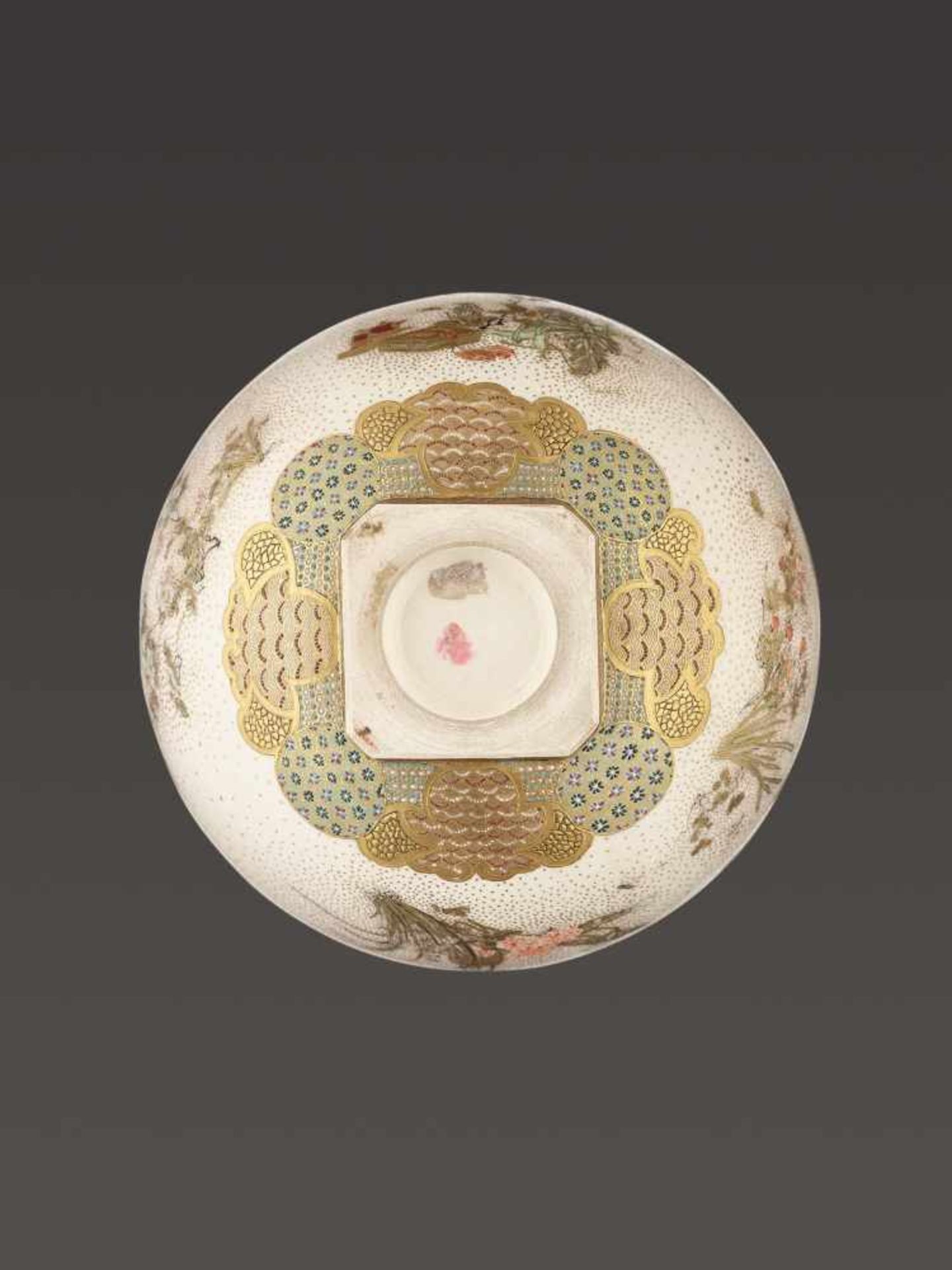 A VERY FINE SATSUMA BOWL Japan, Meiji period (1868-1912). The unsigned bowl resting on an - Image 5 of 8