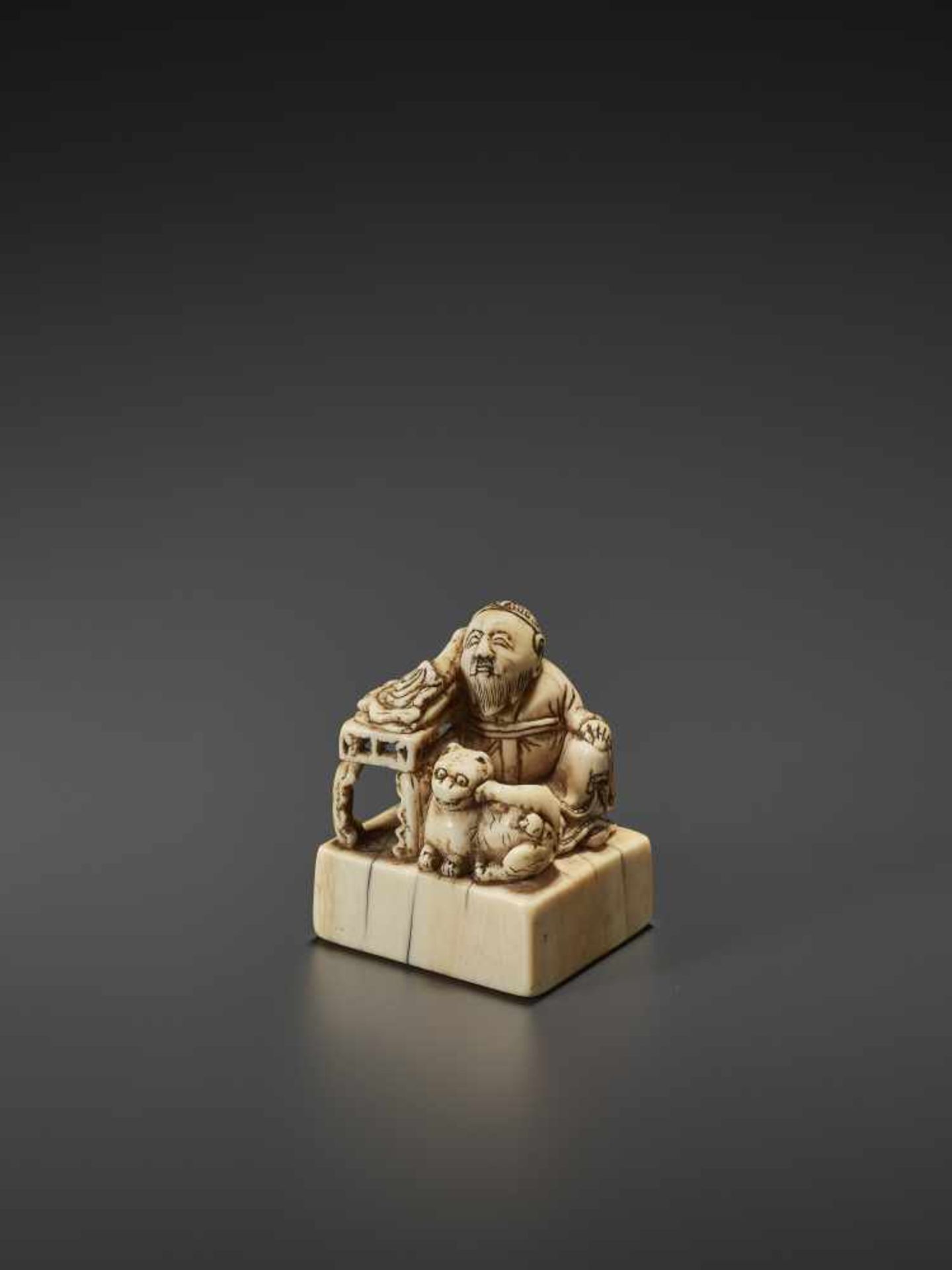 AN UNUSUAL AND EARLY IVORY NETSUKE OF A CHINESE SAGE WITH TIGER Unsigned, ivory netsukeJapan, 18th - Image 2 of 9
