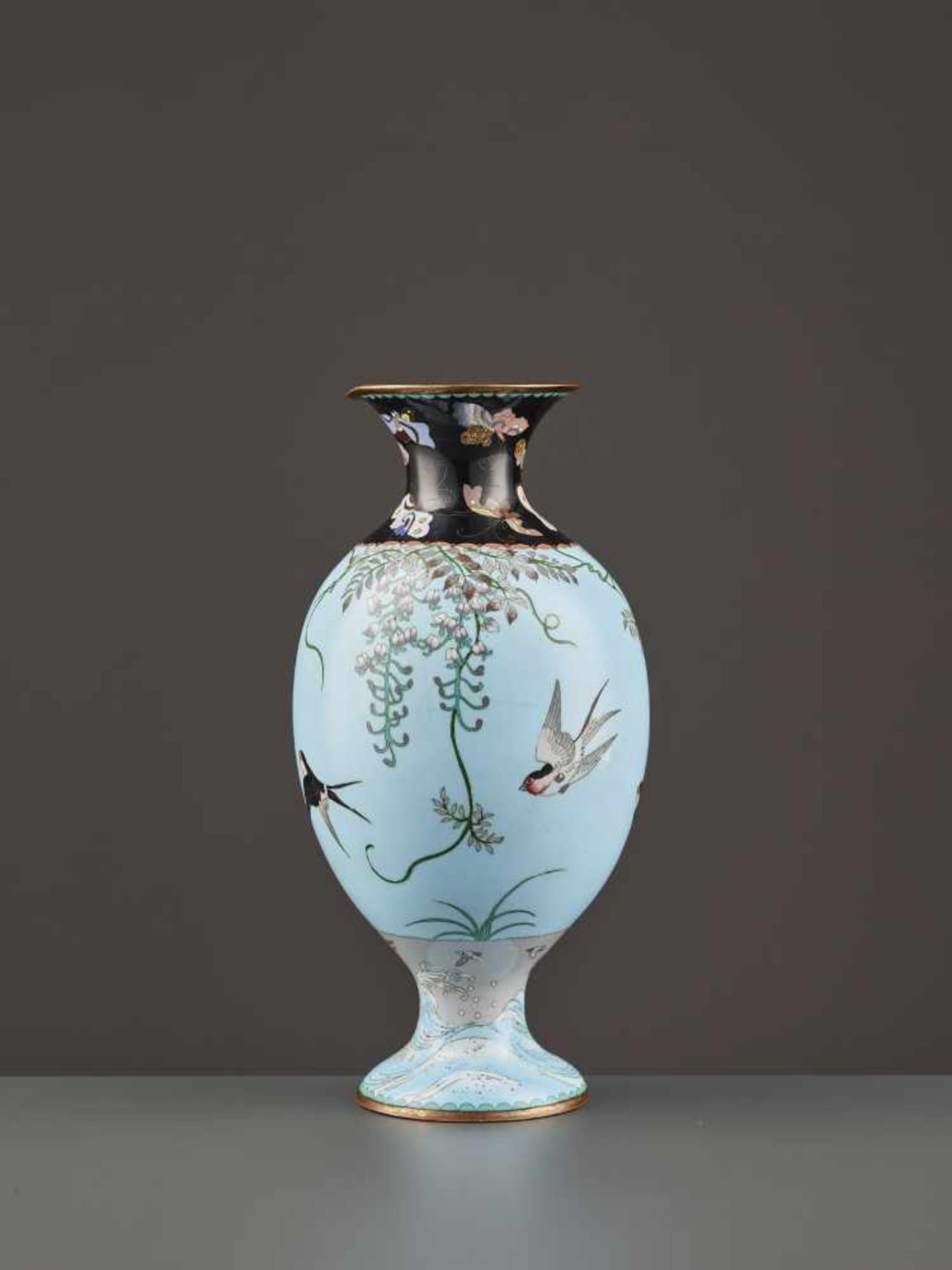 A YASUYUKI STYLE CLOISONNÉ VASE Japan, early Meiji period (1868-1912). The vase with an appealing - Image 7 of 11