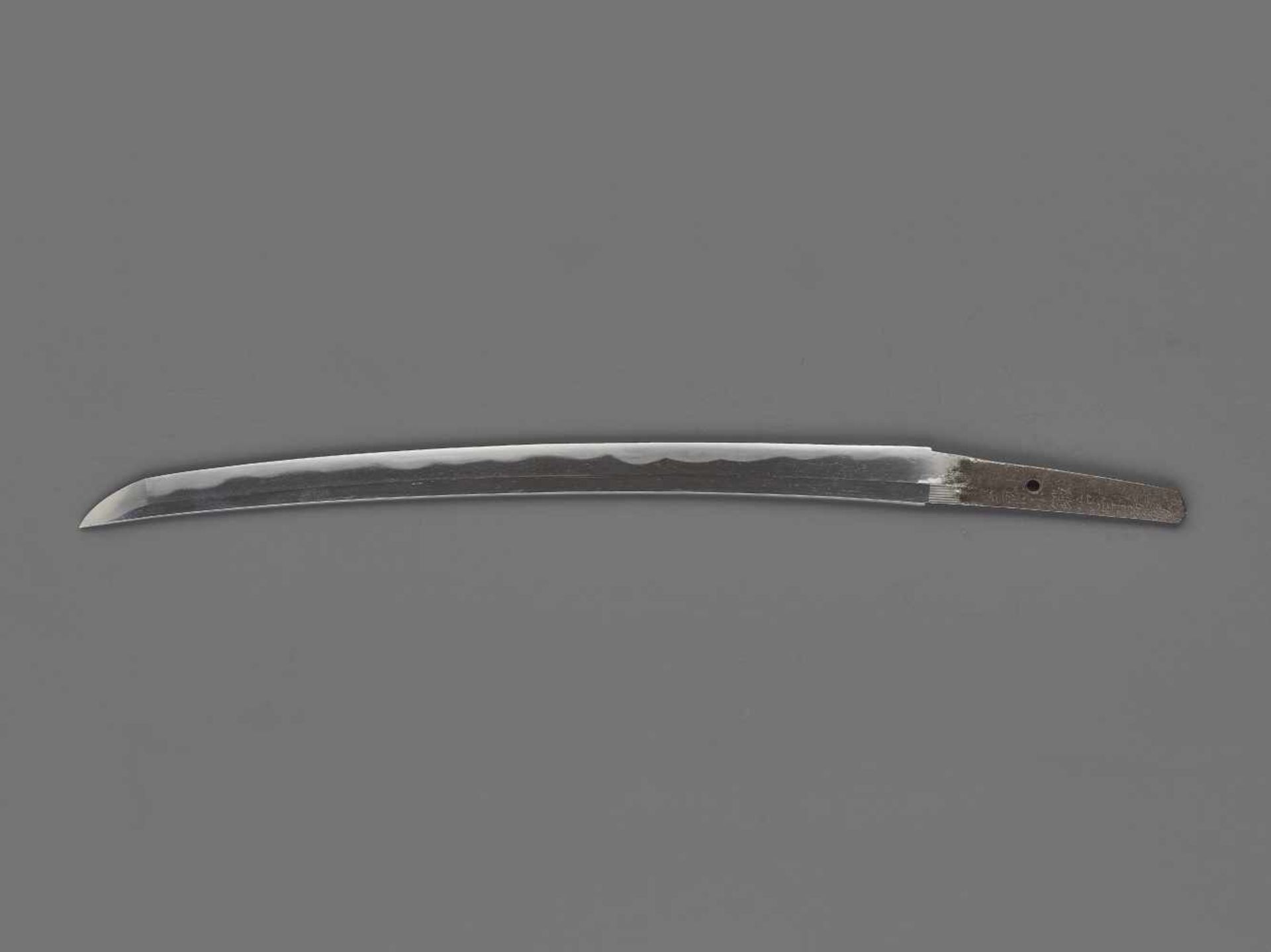 A WAKIZASHI IN KOSHIRAE BY MUNECHIKA Japan, Yamashiro, Kenmu Restoration / Muromachi period (1333- - Image 4 of 10