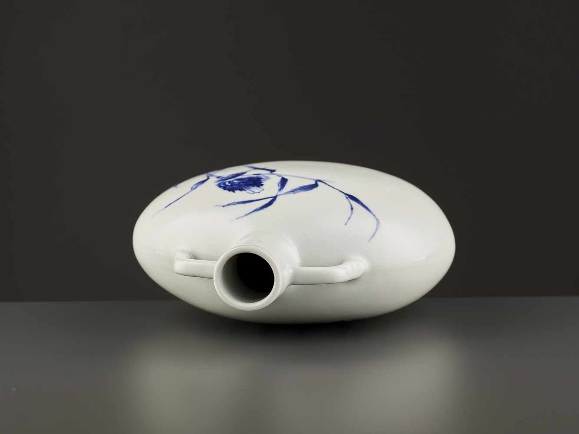 A HIRADO PORCELAIN MOONFLASK Japan, 1934. Virtuously painted in underglaze blue on the white - Image 9 of 11