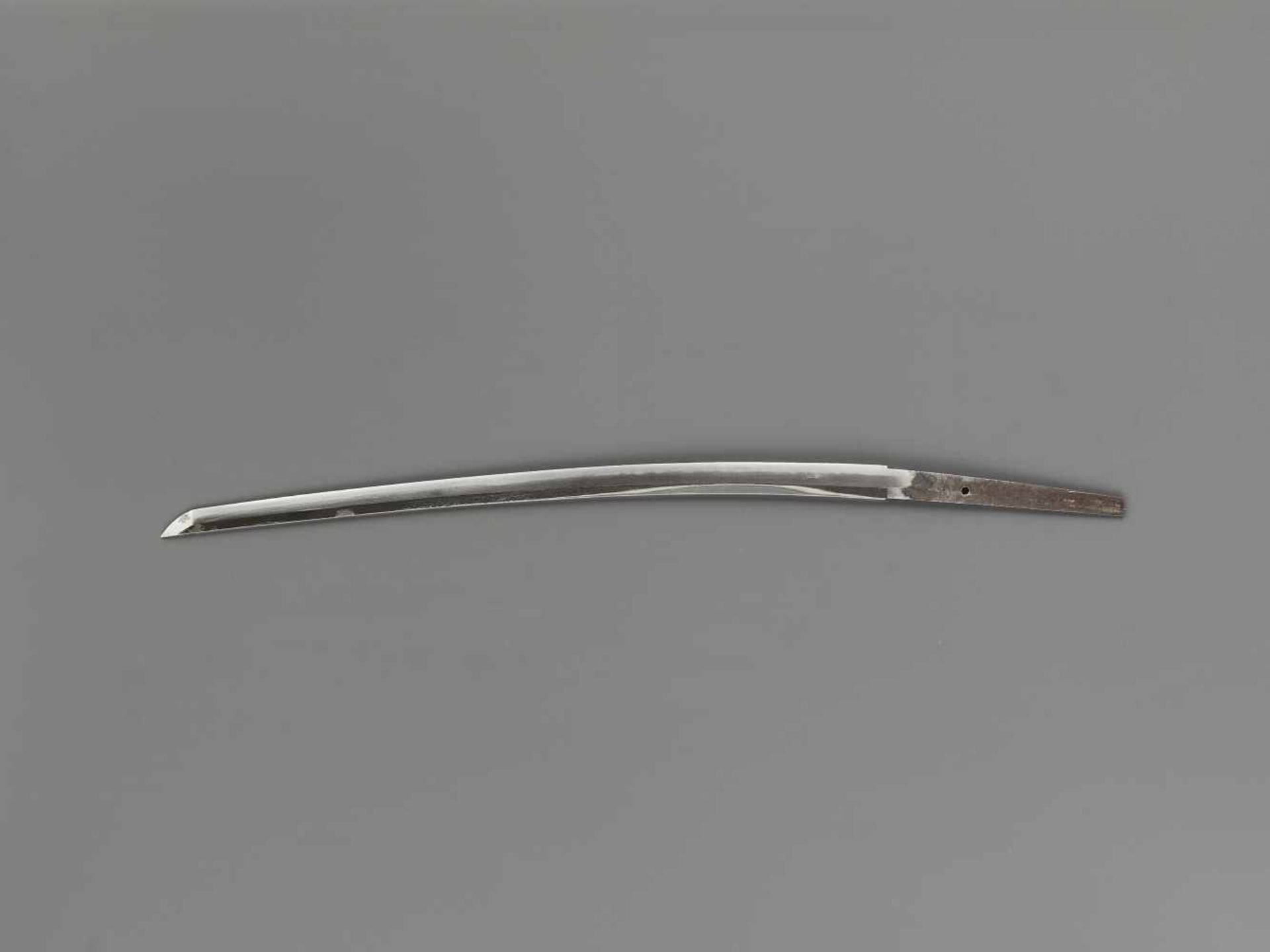 A WAKIZASHI IN KOSHIRAE Japan, c. 18th century, Edo period (1615-1868)The blade:The blade’s shape is - Image 3 of 9