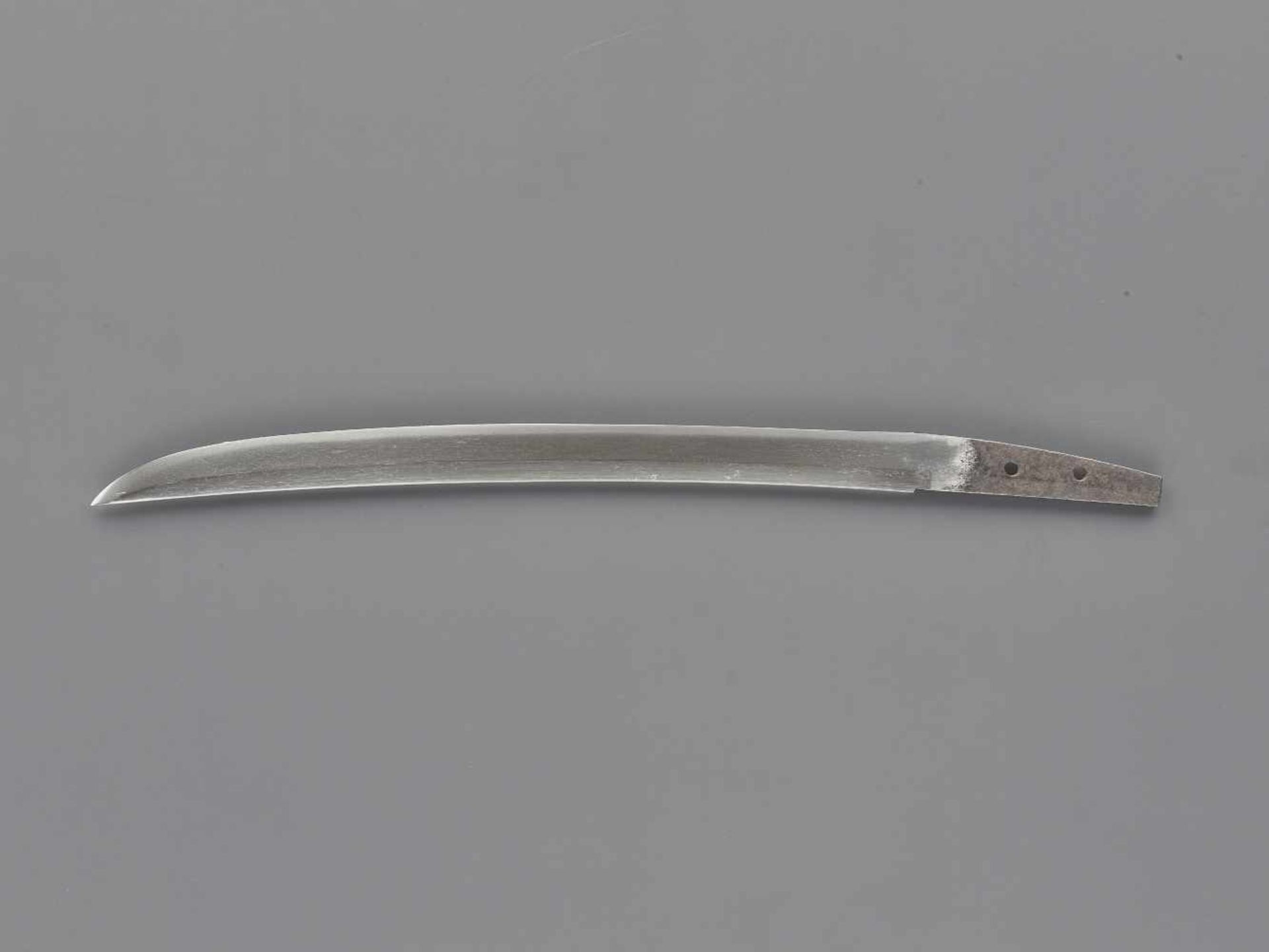 A KO-WAKIZASHI IN SHIRASAYA WITH NBTHK Japan, c. 17th century, Edo period (1615-1868)The blade: - Image 2 of 7