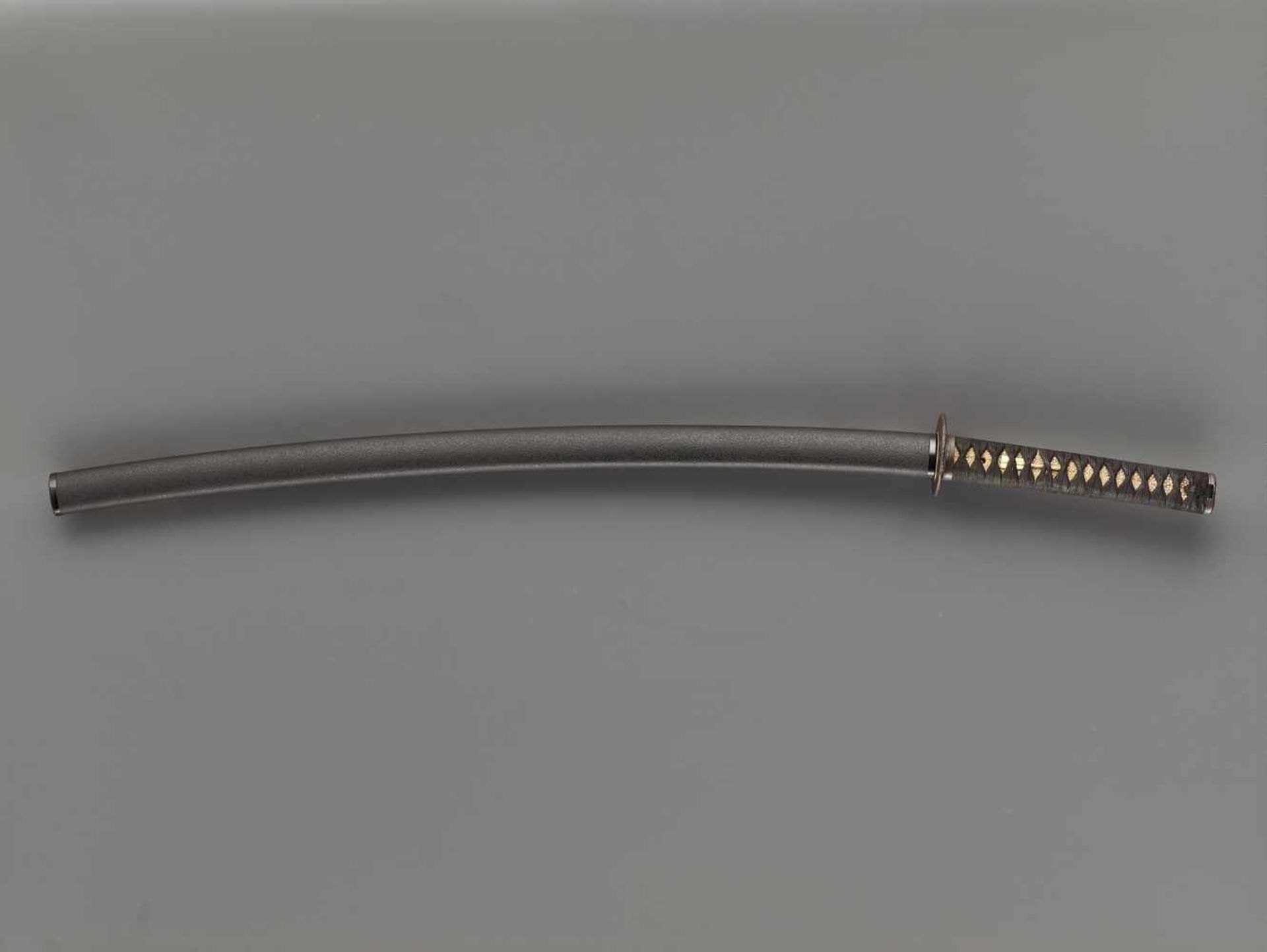 A KATANA IN KOSHIRAE Japan, Edo period (1615-1868) or laterThe blade: A long katana with shinogi- - Image 10 of 10