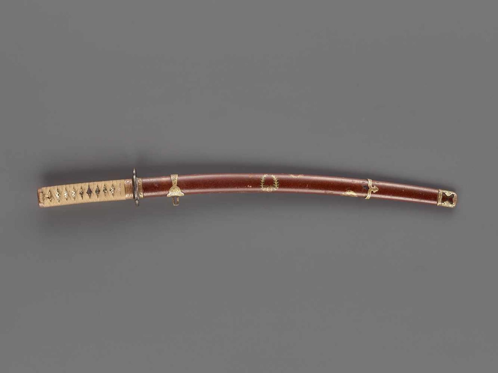 A WAKIZASHI IN KOSHIRAE Japan, late Edo period (1615-1868)The blade:The slender blade with iori mune
