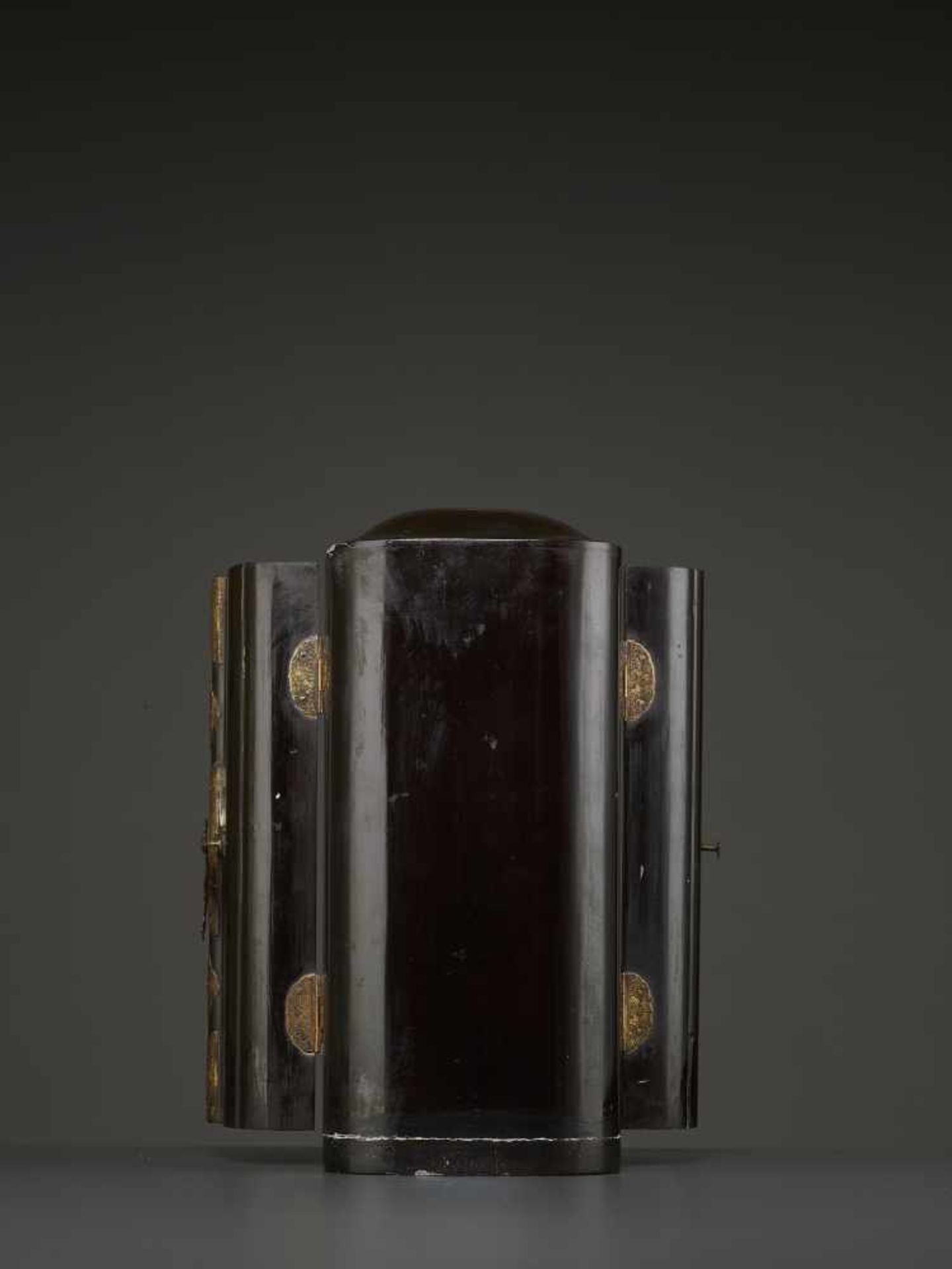 A LARGE ZUSHI SHRINE, EDO PERIOD Japan, 1750-1850. The lacquered portable Zushi containing a - Image 6 of 8