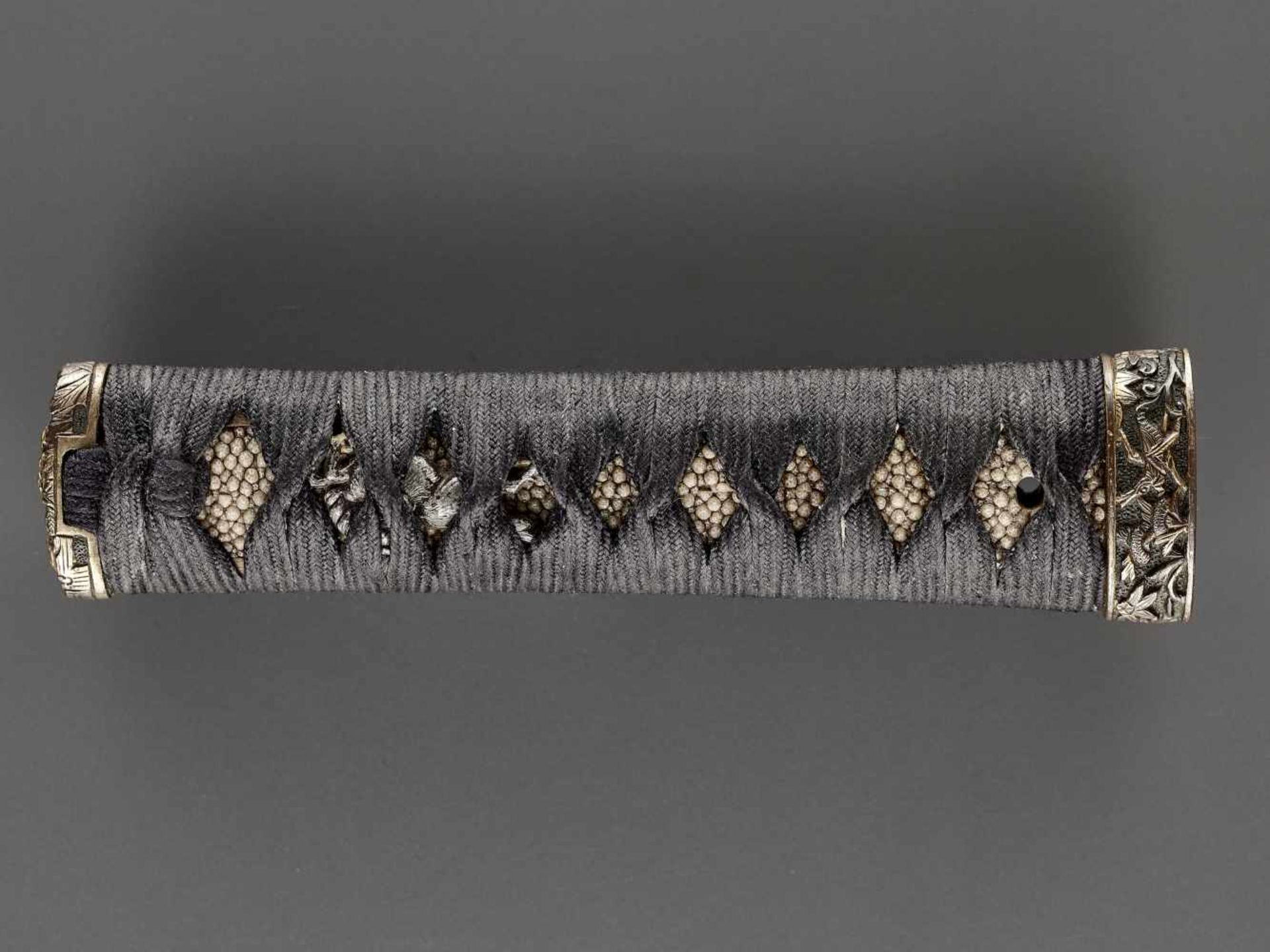 A WAKIZASHI IN KOSHIRAE BY MITSUNAGA Japan, 14th century, Muromachi period (1336-1573)The blade: - Image 7 of 10