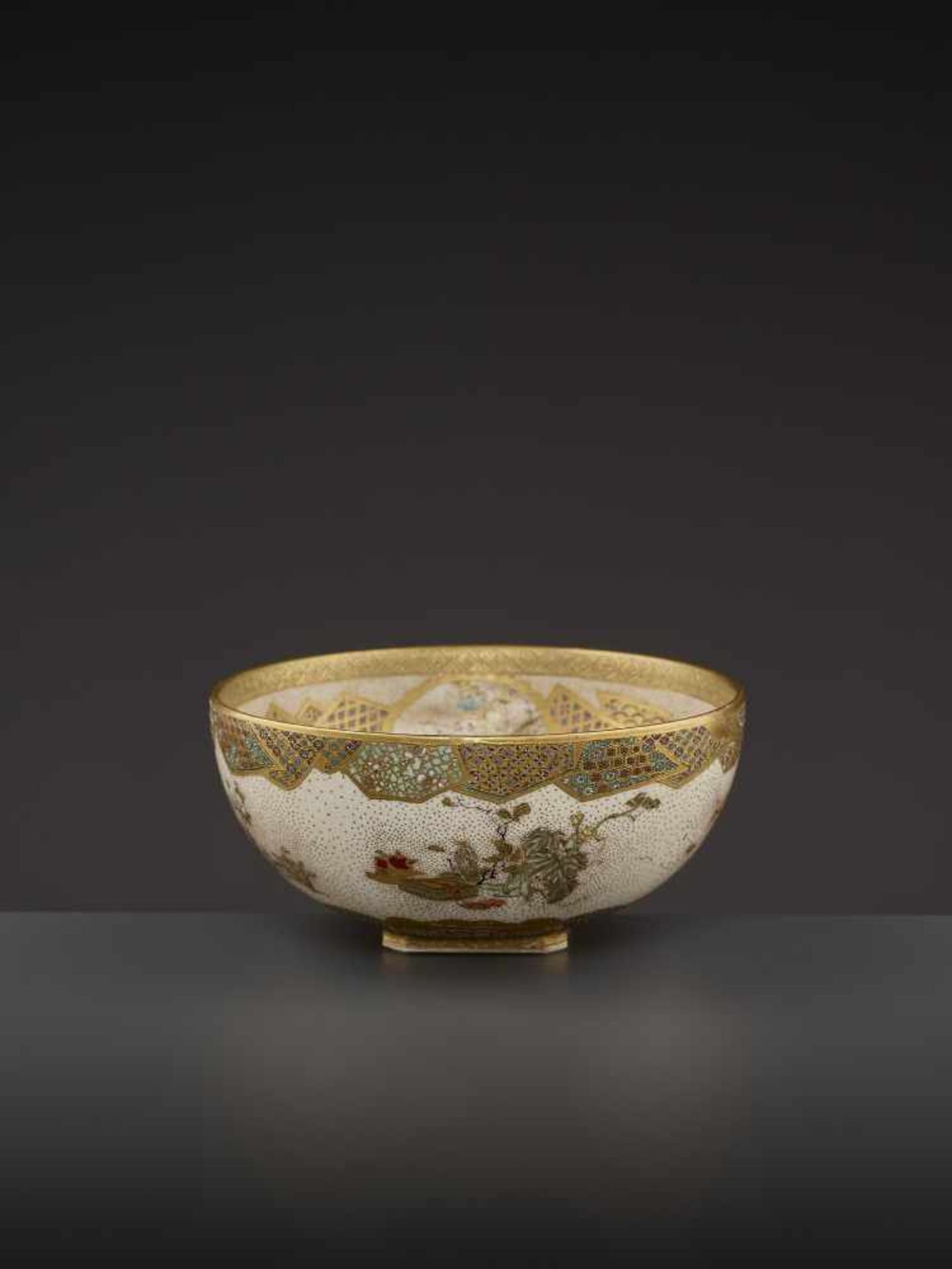 A VERY FINE SATSUMA BOWL Japan, Meiji period (1868-1912). The unsigned bowl resting on an - Image 2 of 8