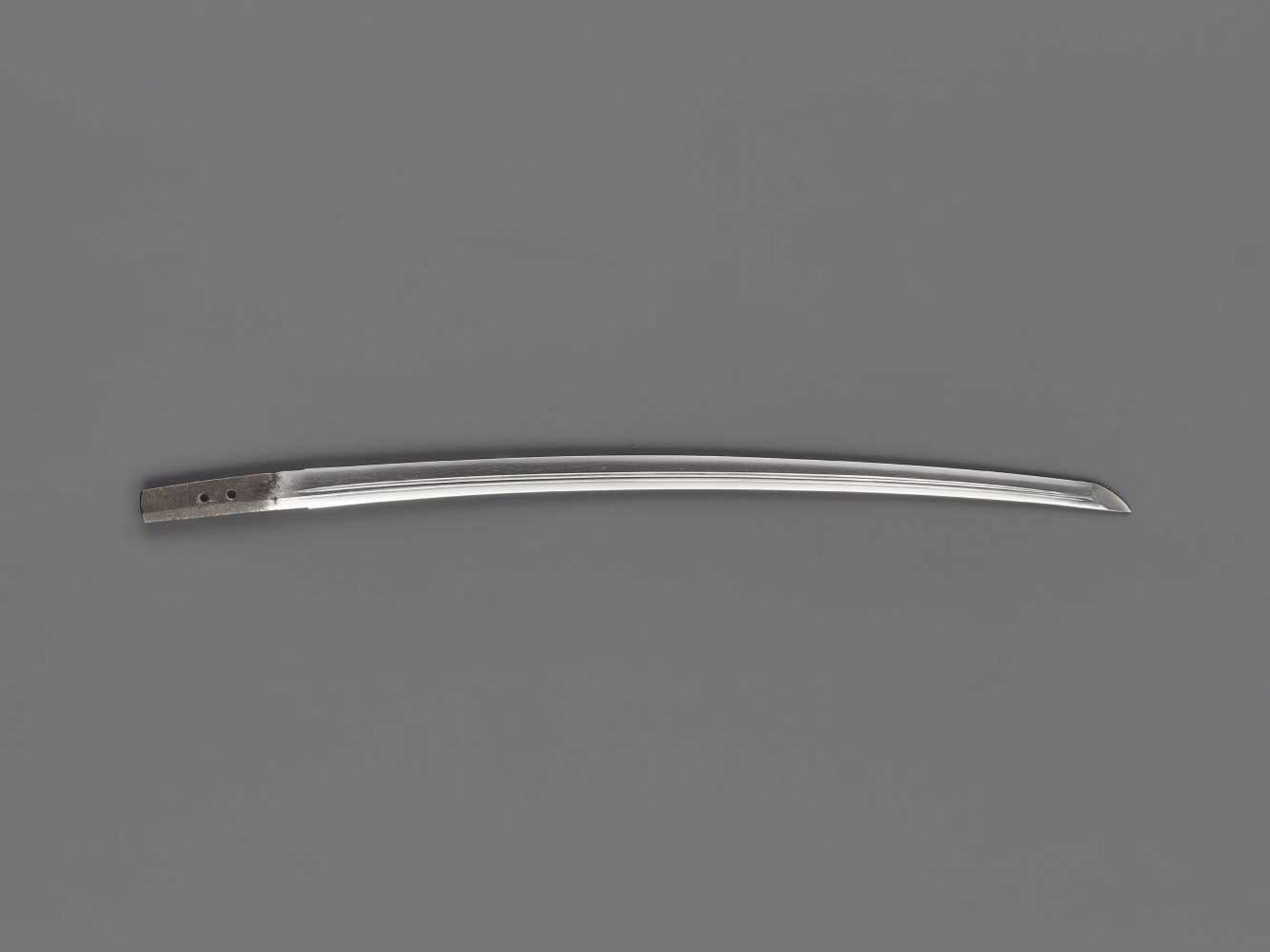 A WAKIZASHI IN KOSHIRAE Japan, late Edo period (1615-1868)The blade:The slender blade with iori mune - Image 3 of 9