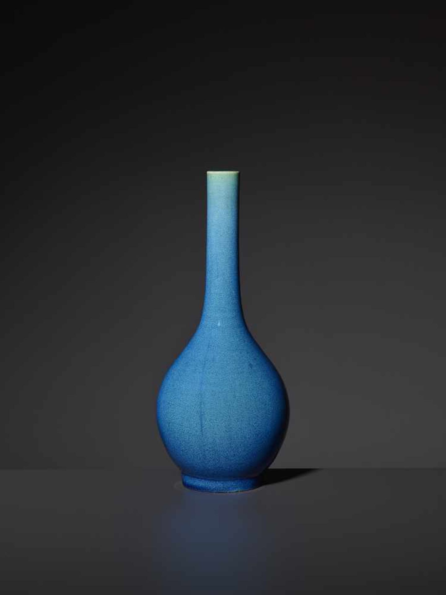 AN ELEGANT AWAJI BOTTLE VASE Japan, around 1880. A fine and typical example of the early Japanese - Image 4 of 6