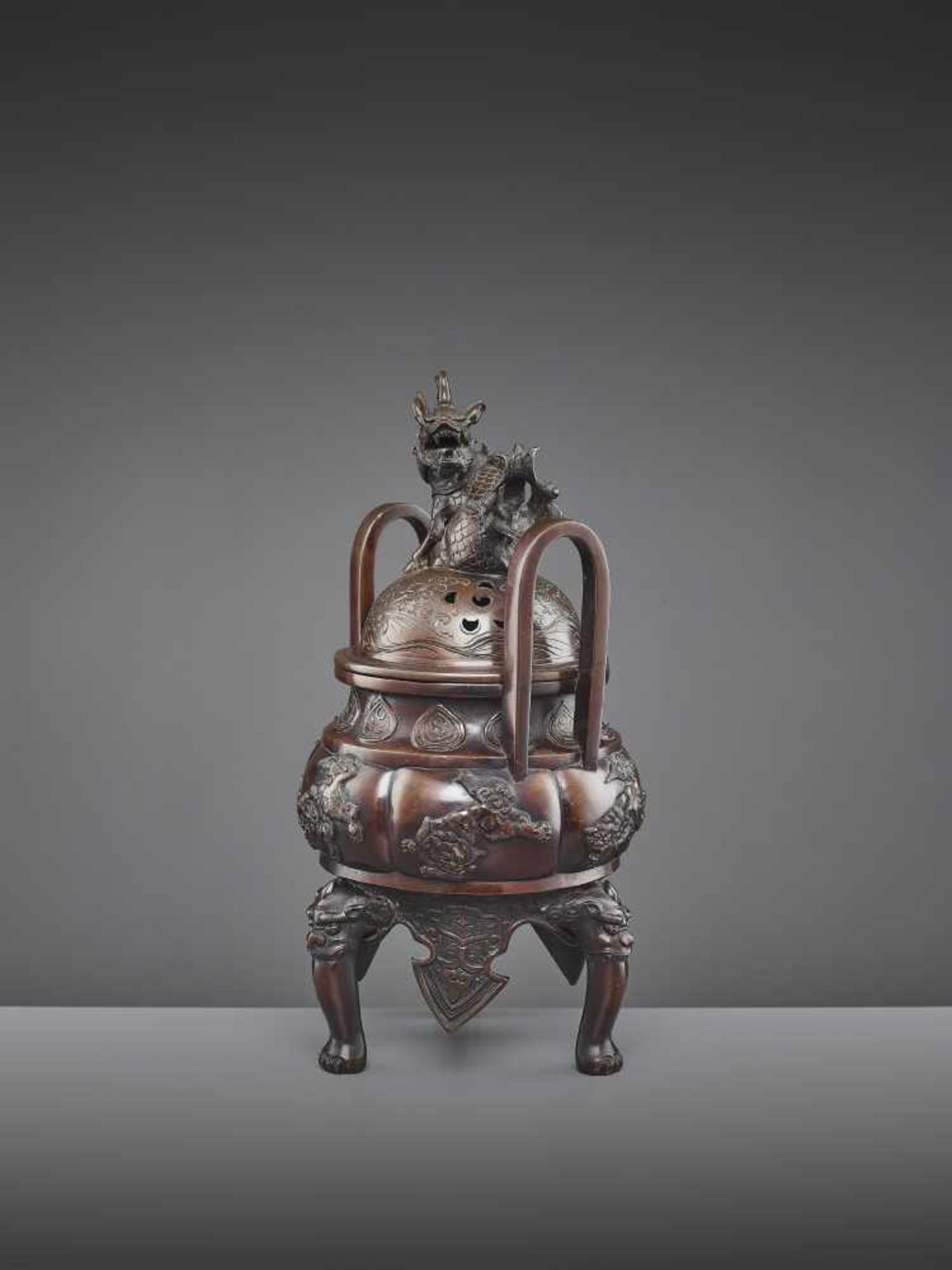 A BUDDHIST BRONZE CENSER 19TH CENTURY Japan, 1860-1910. The heavily cast vessel with six Buddhist - Image 5 of 11