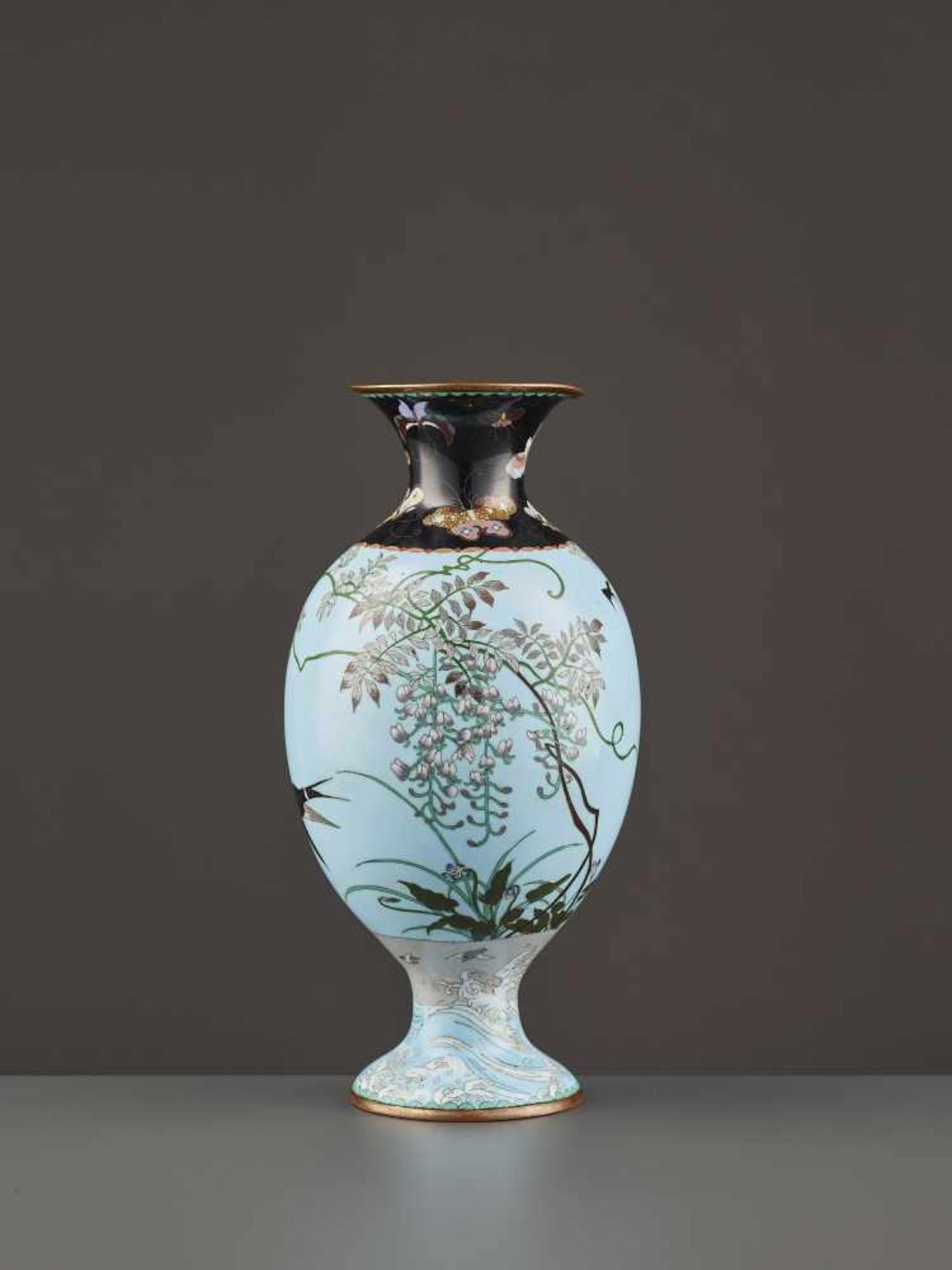 A YASUYUKI STYLE CLOISONNÉ VASE Japan, early Meiji period (1868-1912). The vase with an appealing - Image 9 of 11