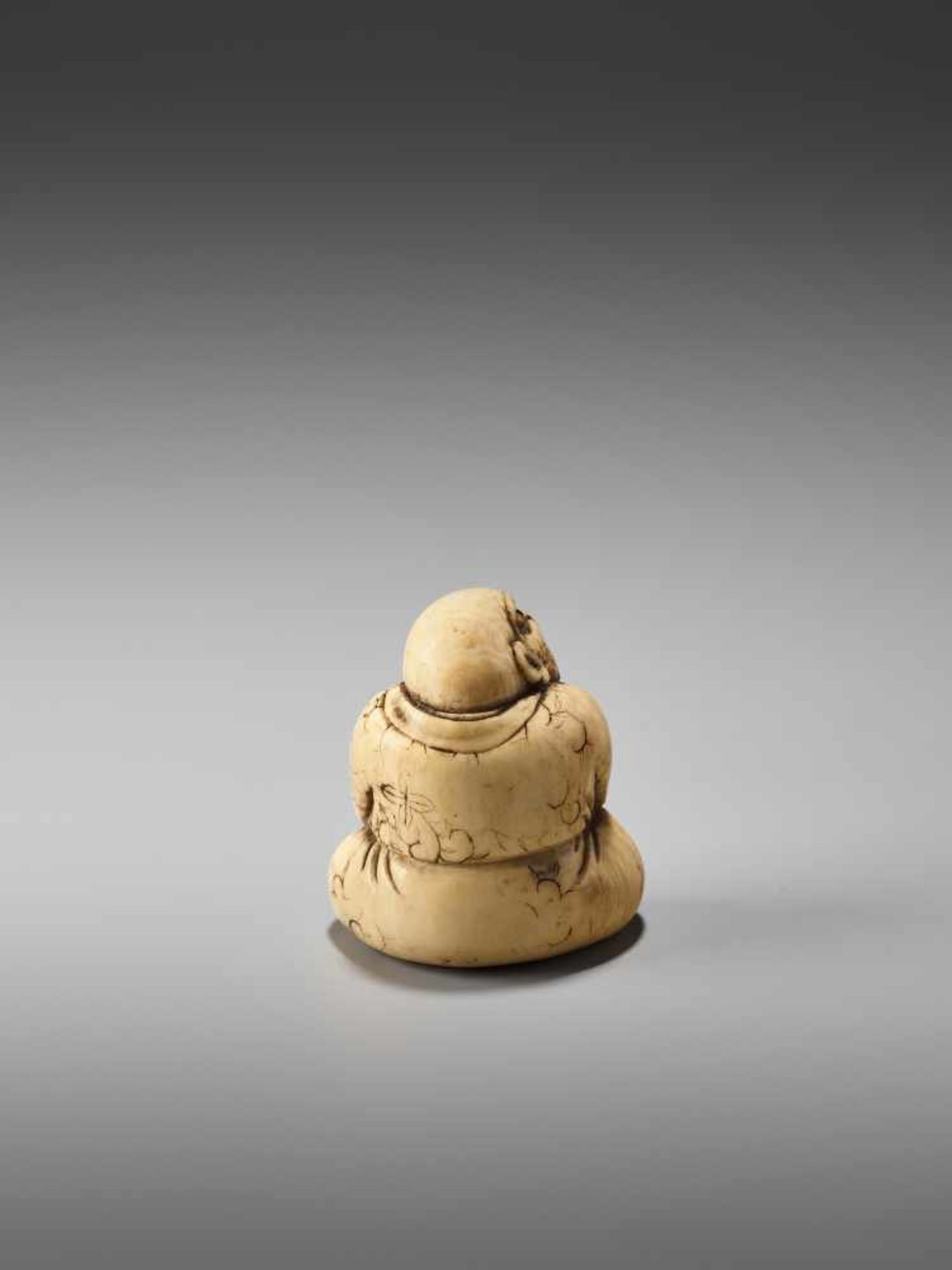 AN IVORY NETSUKE OF DARUMA Unsigned, ivory netsukeJapan, 19th century, Edo period (1615-1868) An - Image 4 of 6