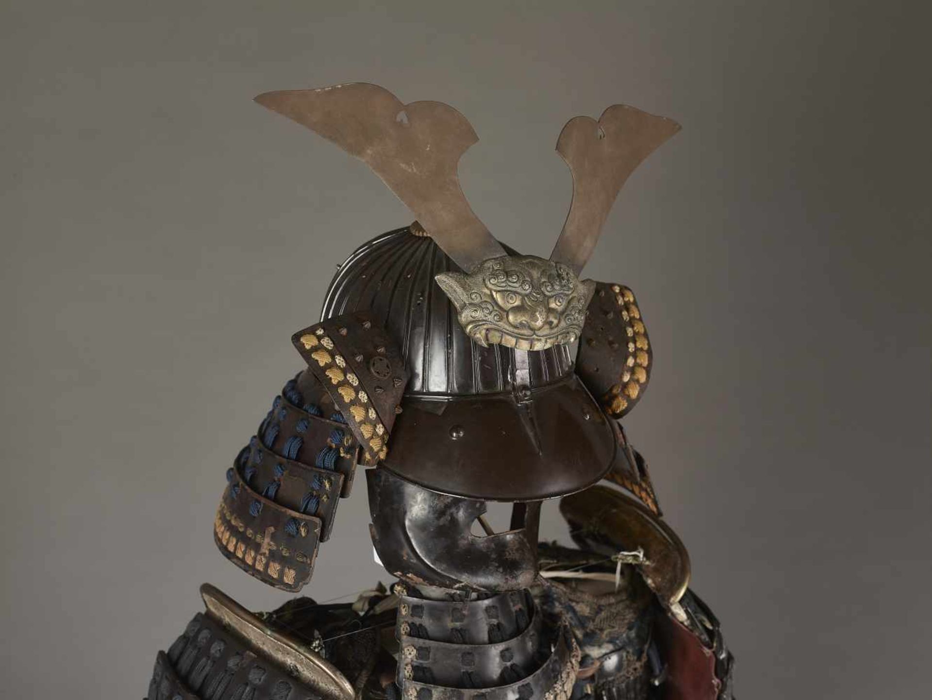 SAMURAI ARMOR WITH KABUTO, EDO Japan, Edo period (1615-1868). Iron, metals, leather, horn, - Image 10 of 12