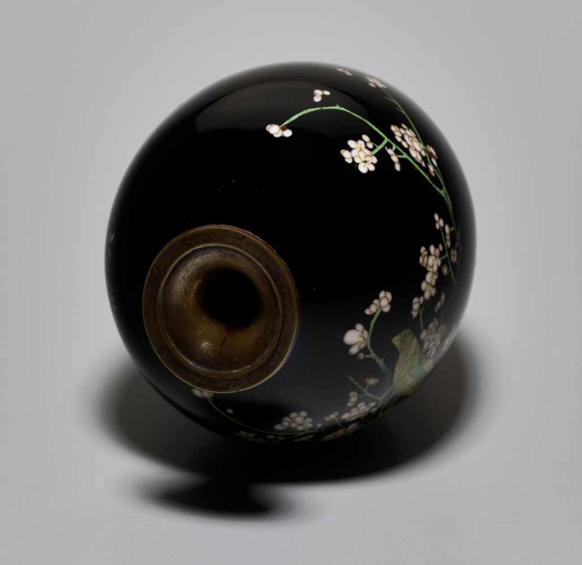 A PAIR OF SMALL CLOISONNÉ VASES Japan, Meiji period (1868-1912). Both vases have ovoid shapes and - Image 5 of 11