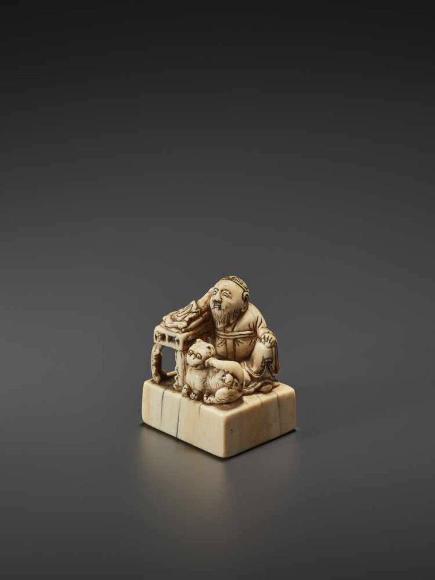 AN UNUSUAL AND EARLY IVORY NETSUKE OF A CHINESE SAGE WITH TIGER Unsigned, ivory netsukeJapan, 18th - Image 8 of 9