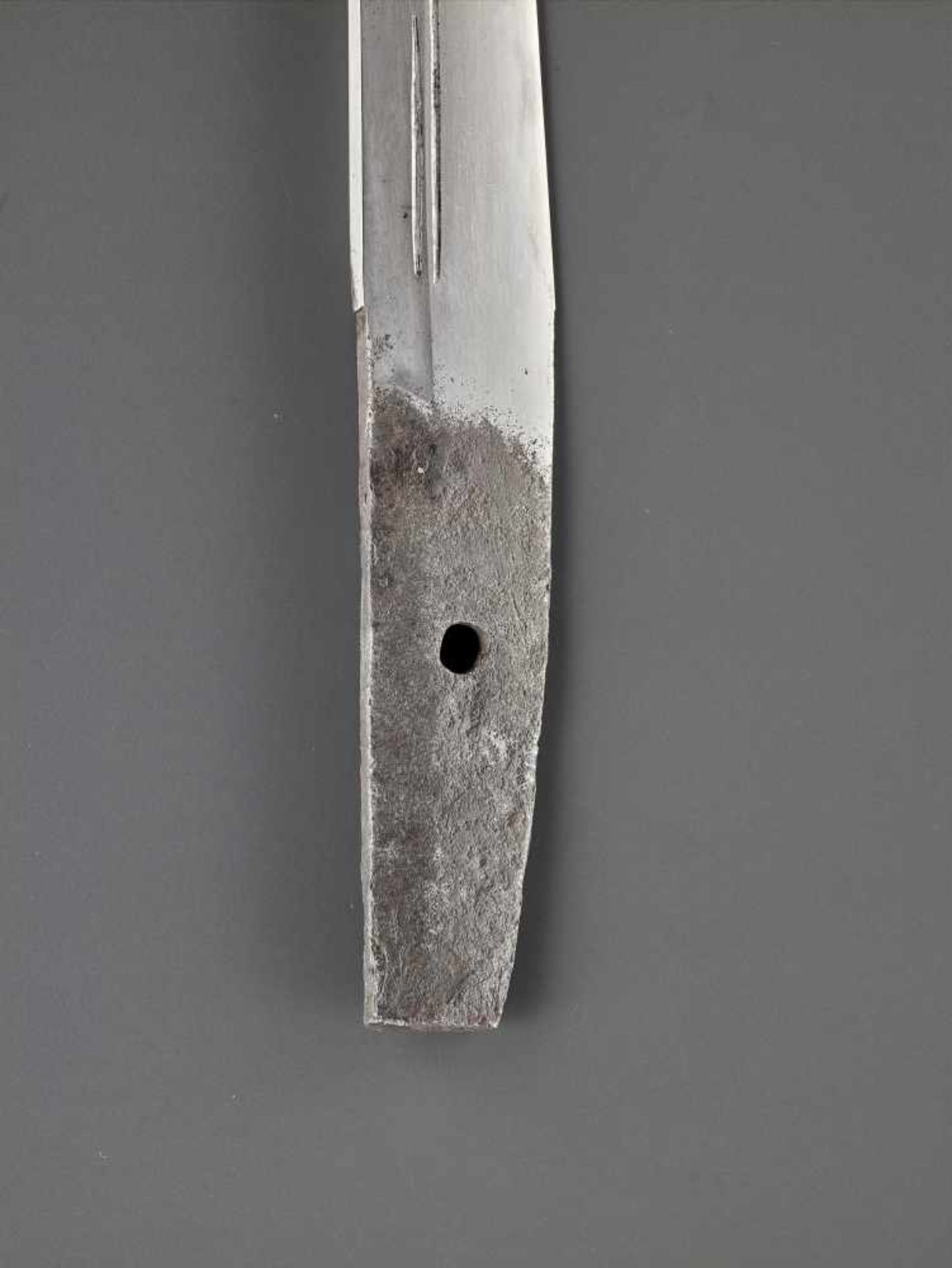 A TANTO IN KOSHIRAE Japan, Edo period (1615-1868)The blade:This dagger has iori mune and shinogi- - Image 5 of 7